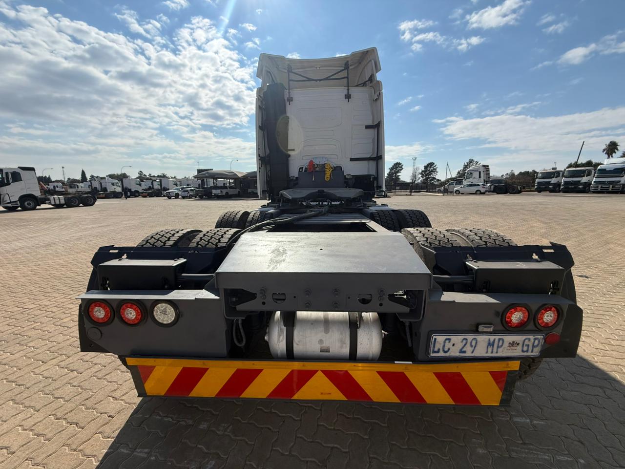 2023 VOLVO FH440 TRUCK TRACTOR (IS982)