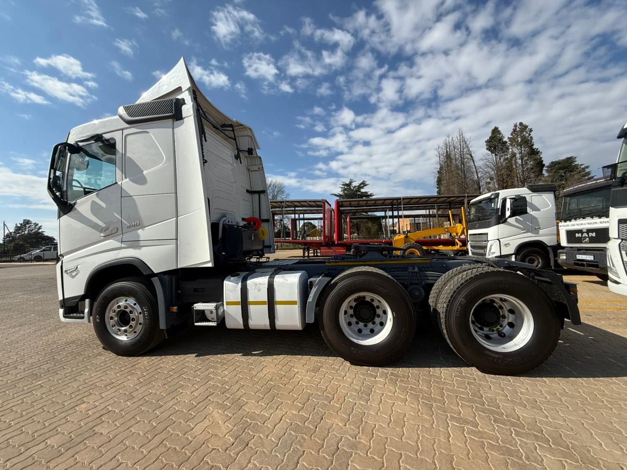 2023 VOLVO FH440 TRUCK TRACTOR (IS982)