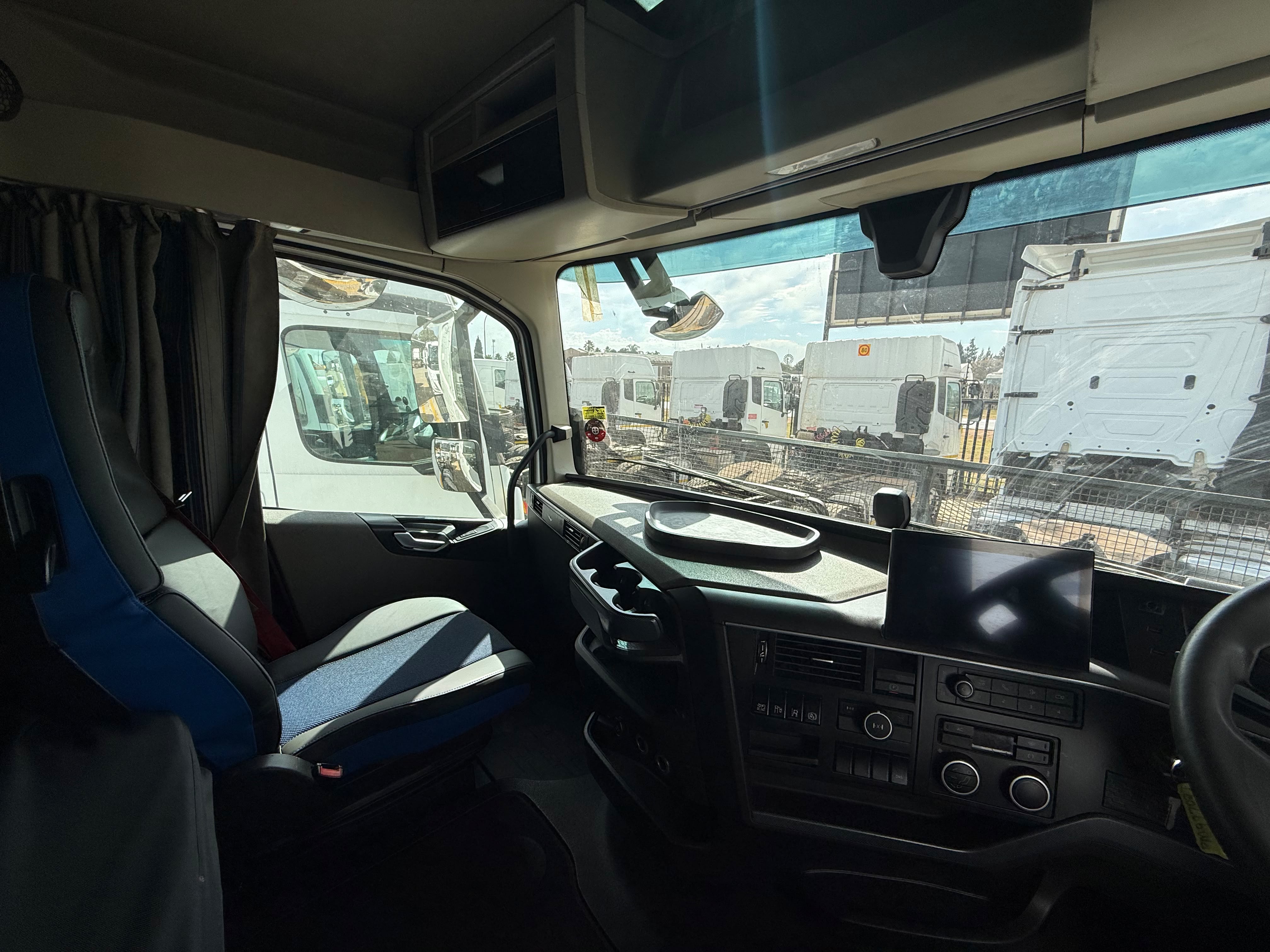 2023 VOLVO FH440 TRUCK TRACTOR (L96)
