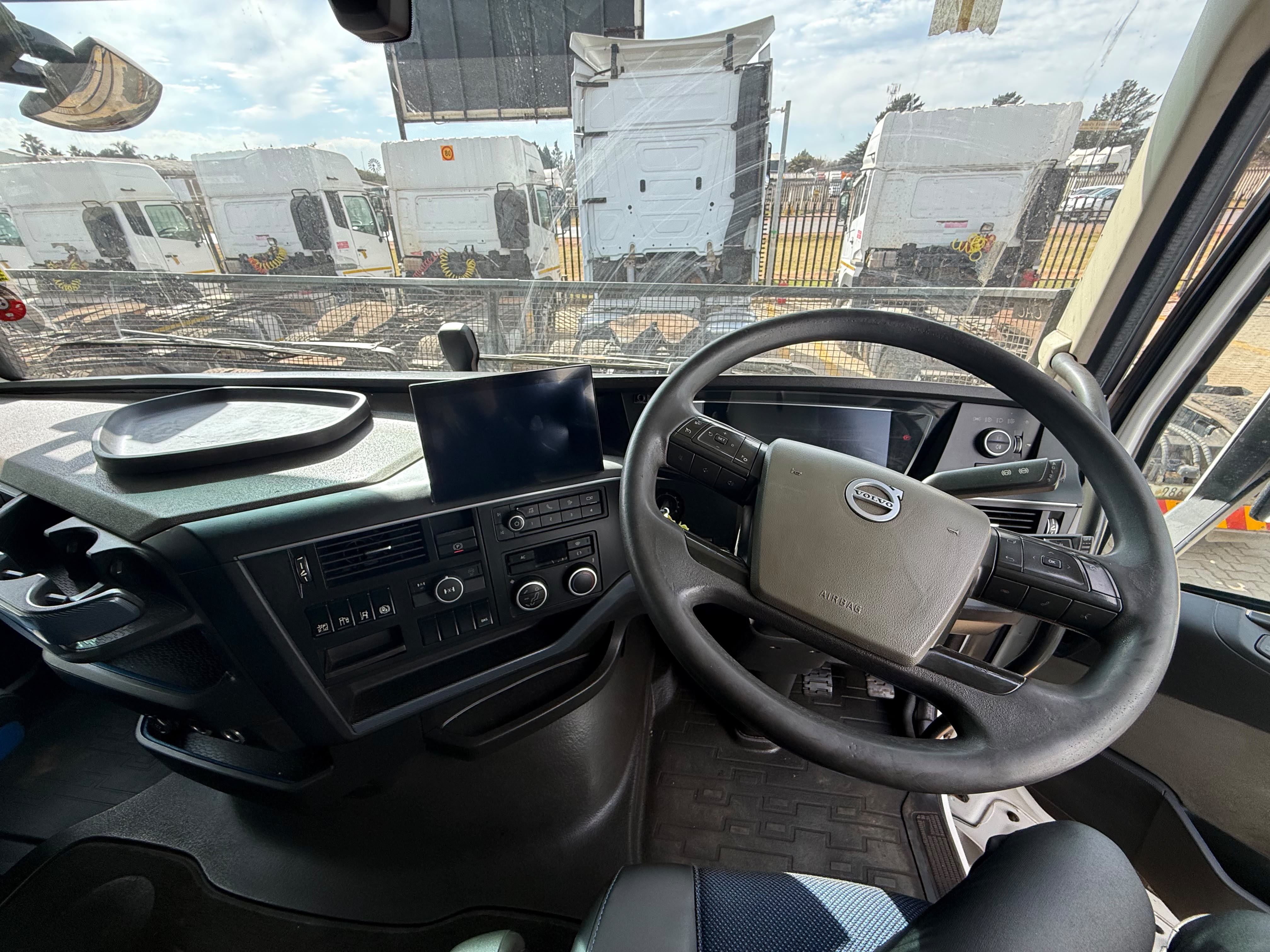 2023 VOLVO FH440 TRUCK TRACTOR (L96)