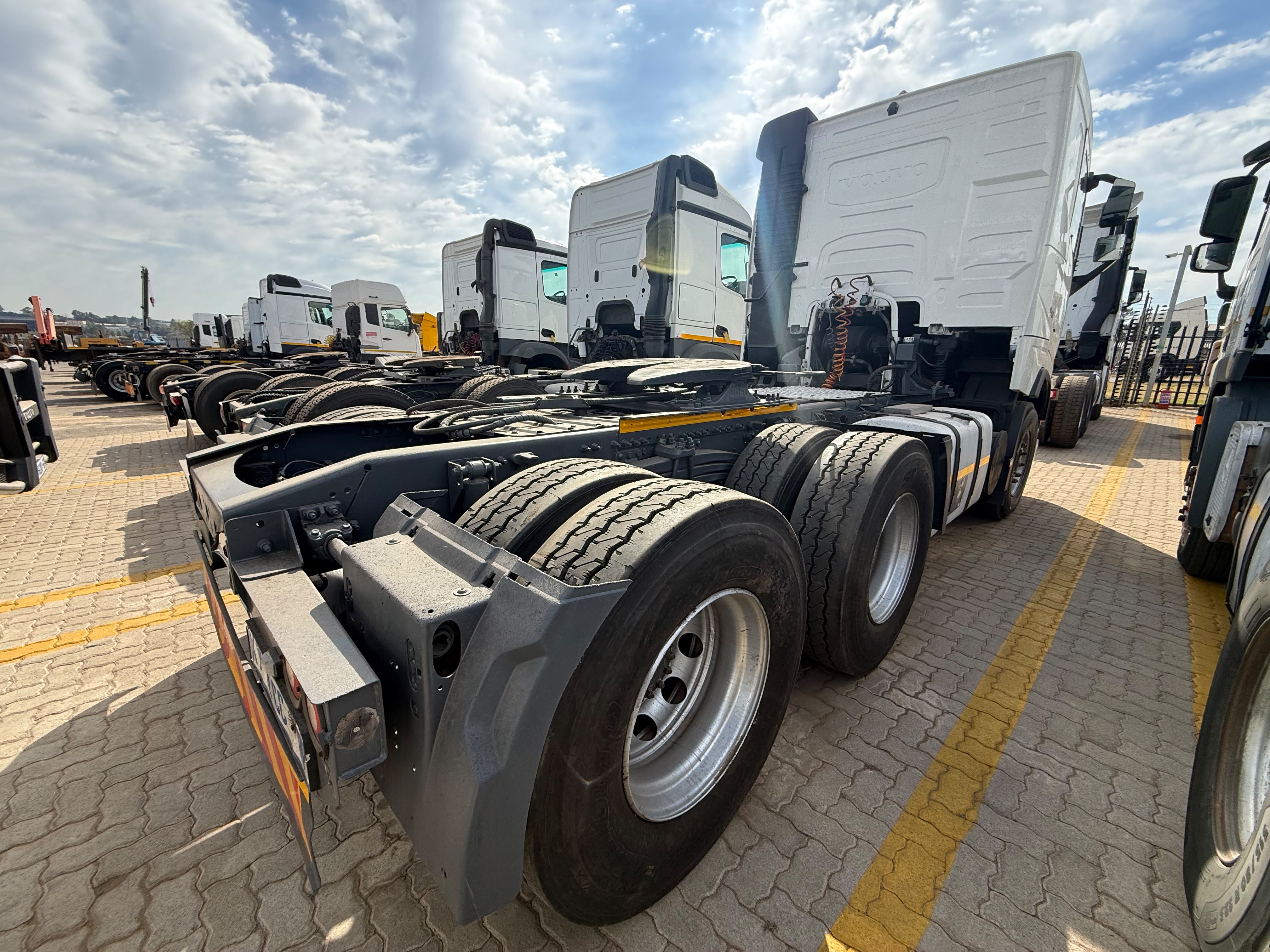 2023 VOLVO FH440 TRUCK TRACTOR (L96)