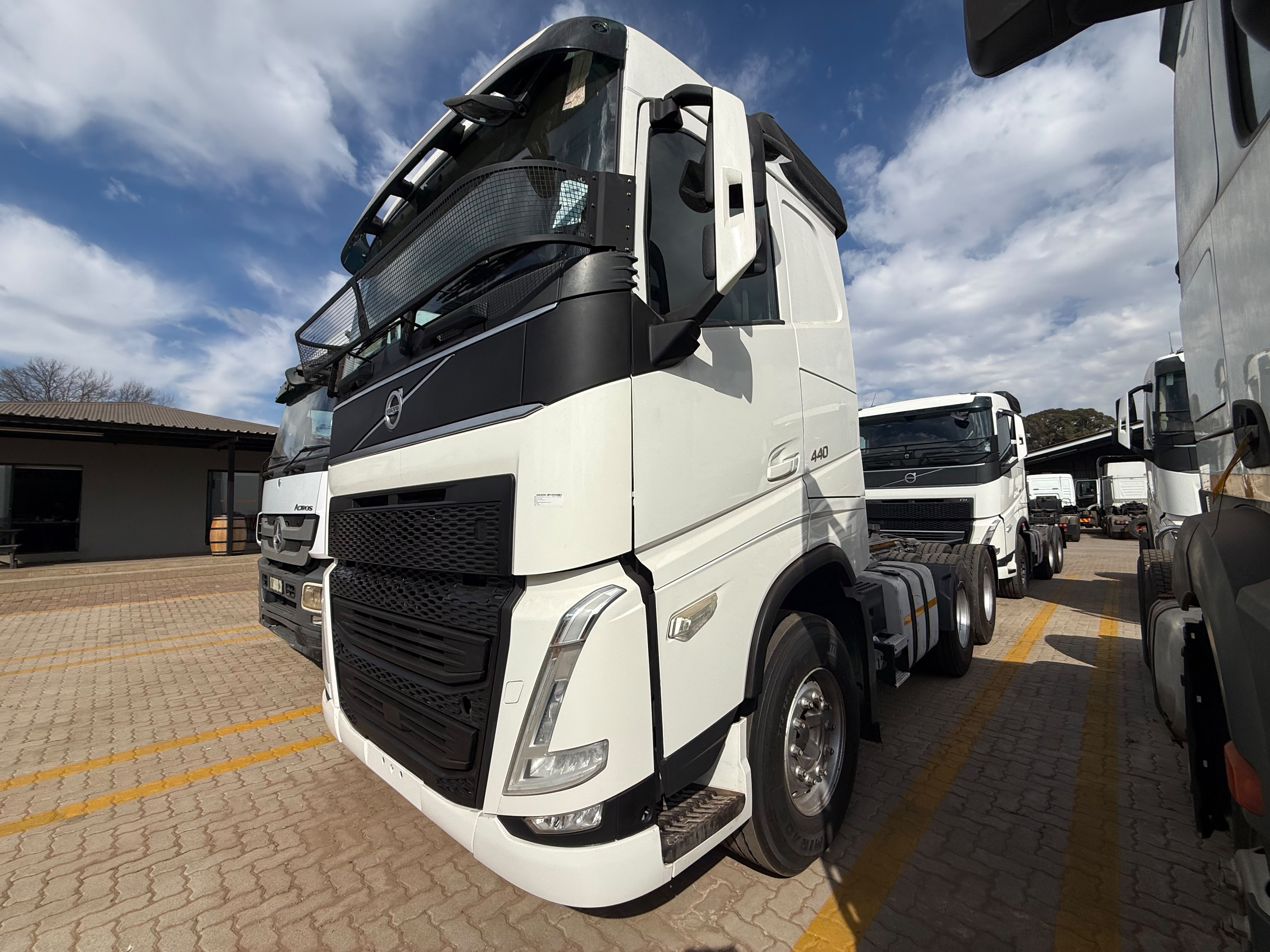 2023 VOLVO FH440 TRUCK TRACTOR (L96)