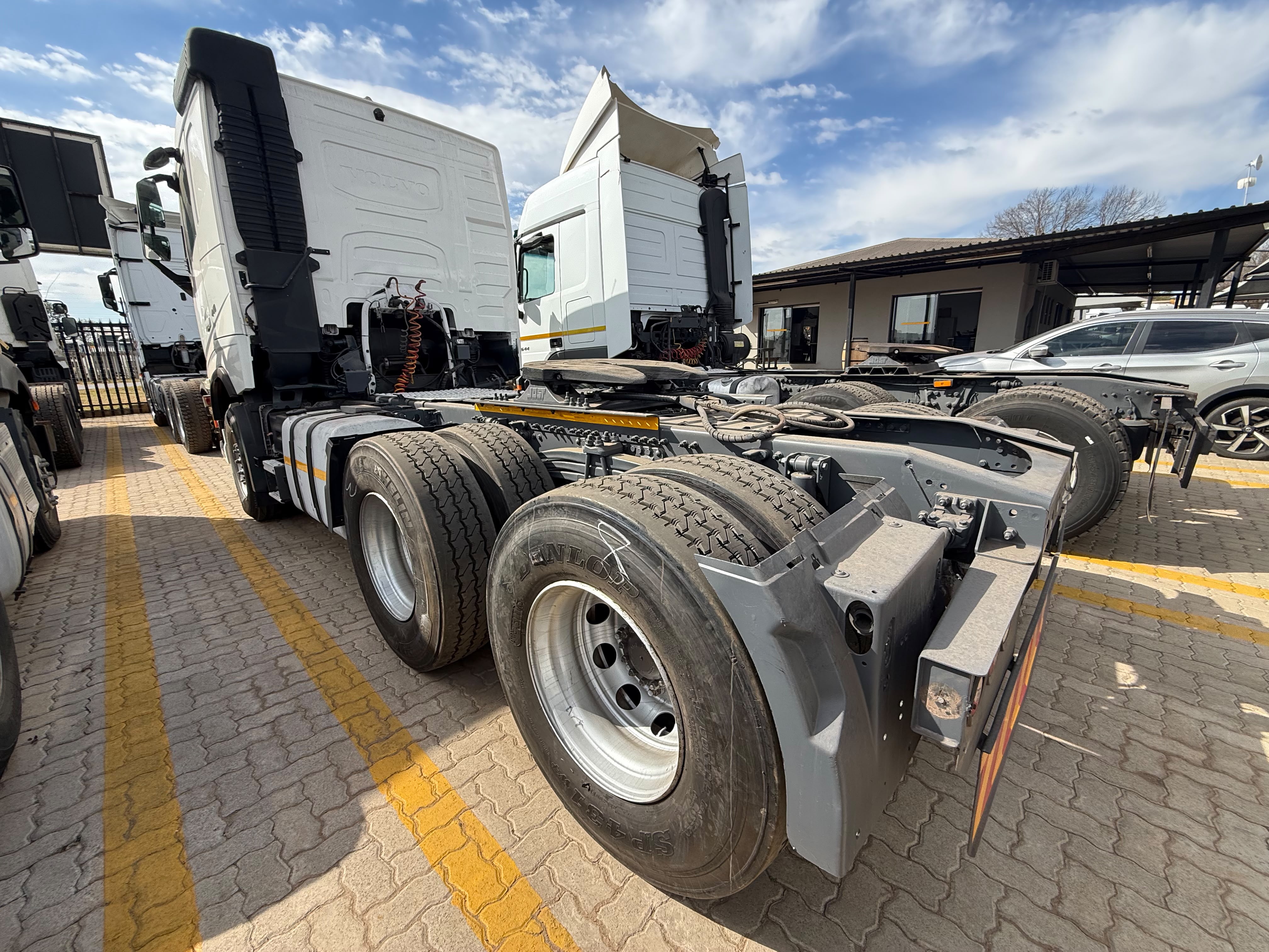 2023 VOLVO FH440 TRUCK TRACTOR (L96)