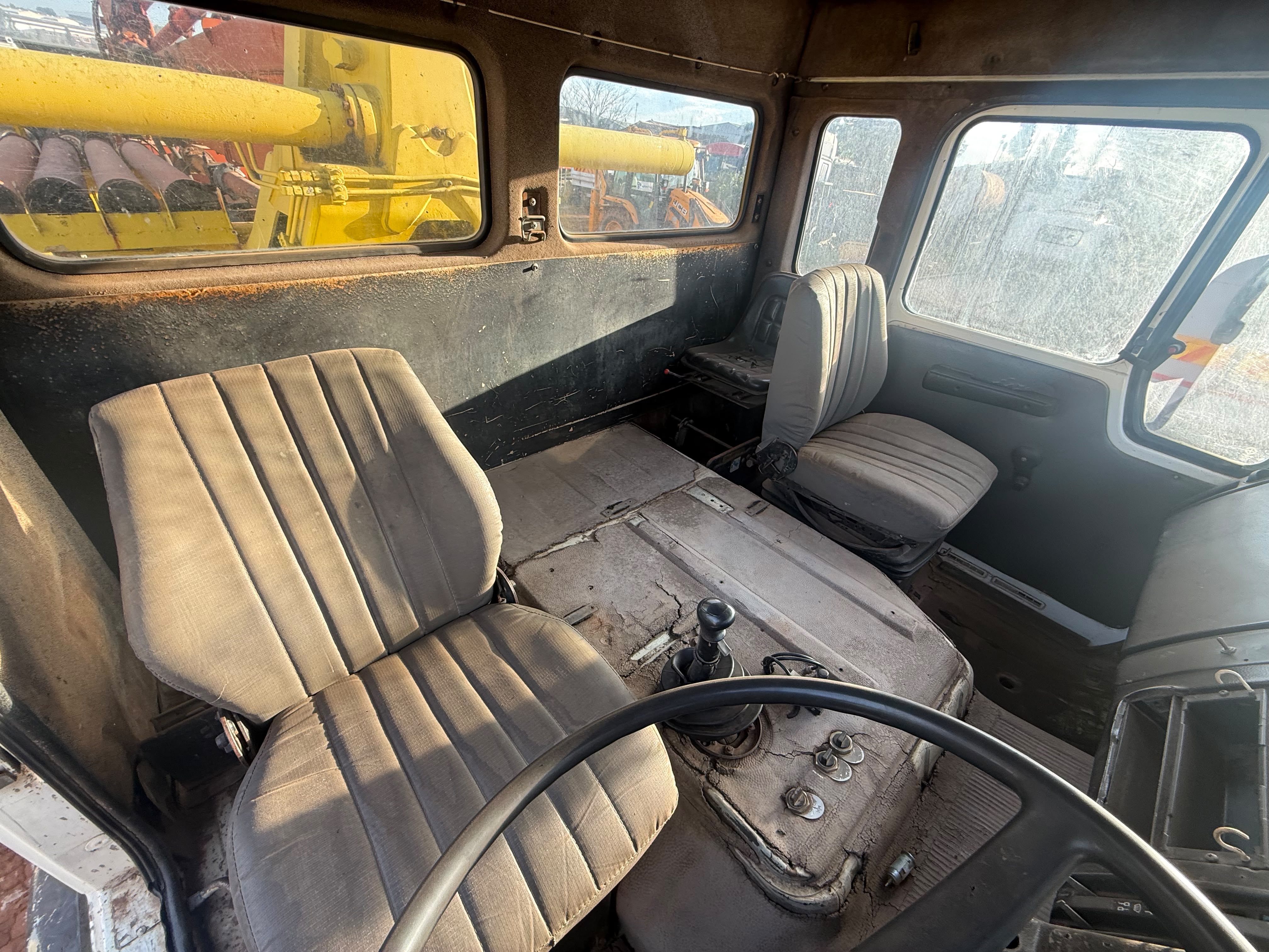 1989 MERCEDES BENZ 2225 WITH CONCRETE PUMP TRUCK (A1139/IR937)