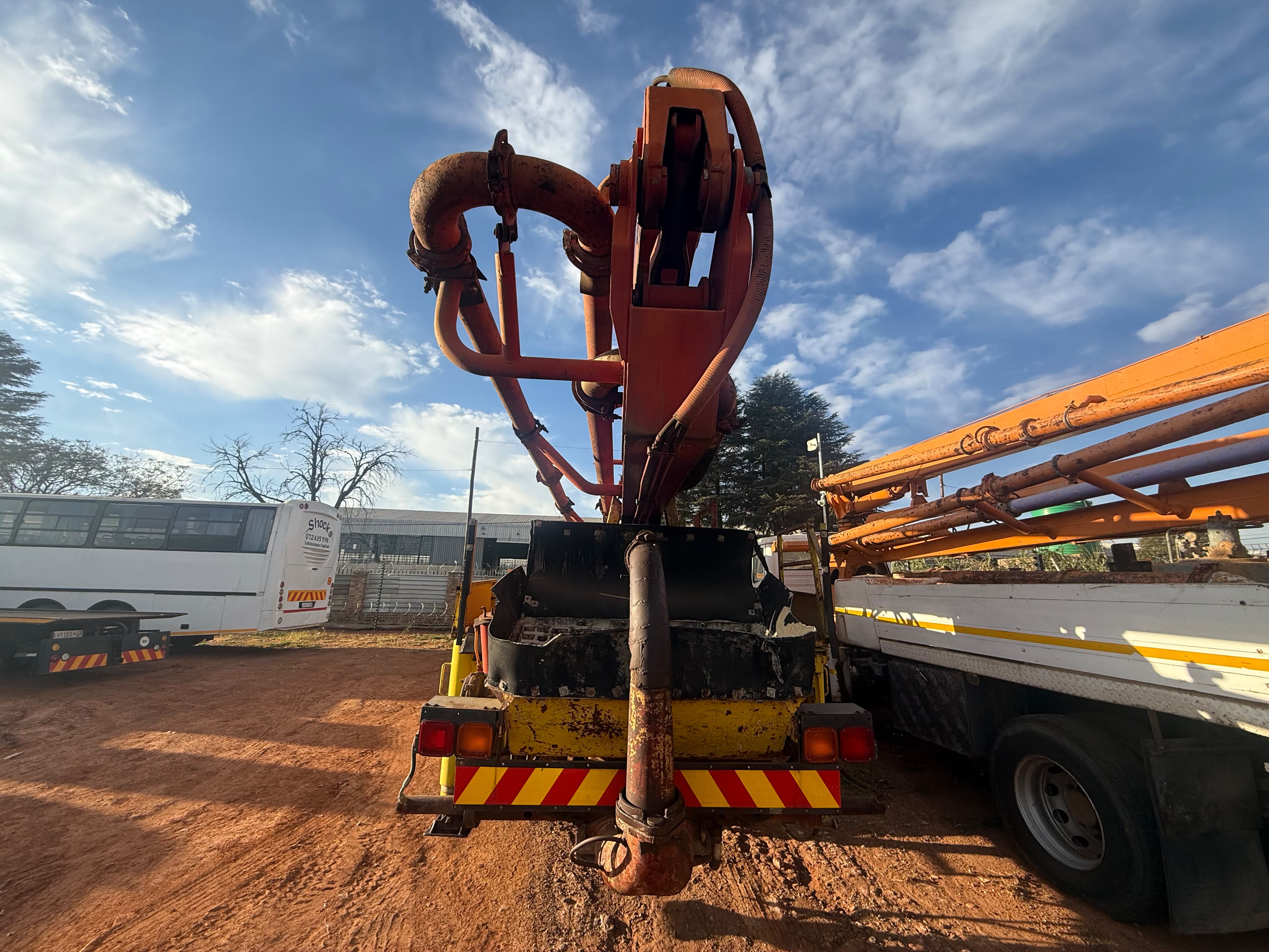 1989 MERCEDES BENZ 2225 WITH CONCRETE PUMP TRUCK (A1139/IR937)