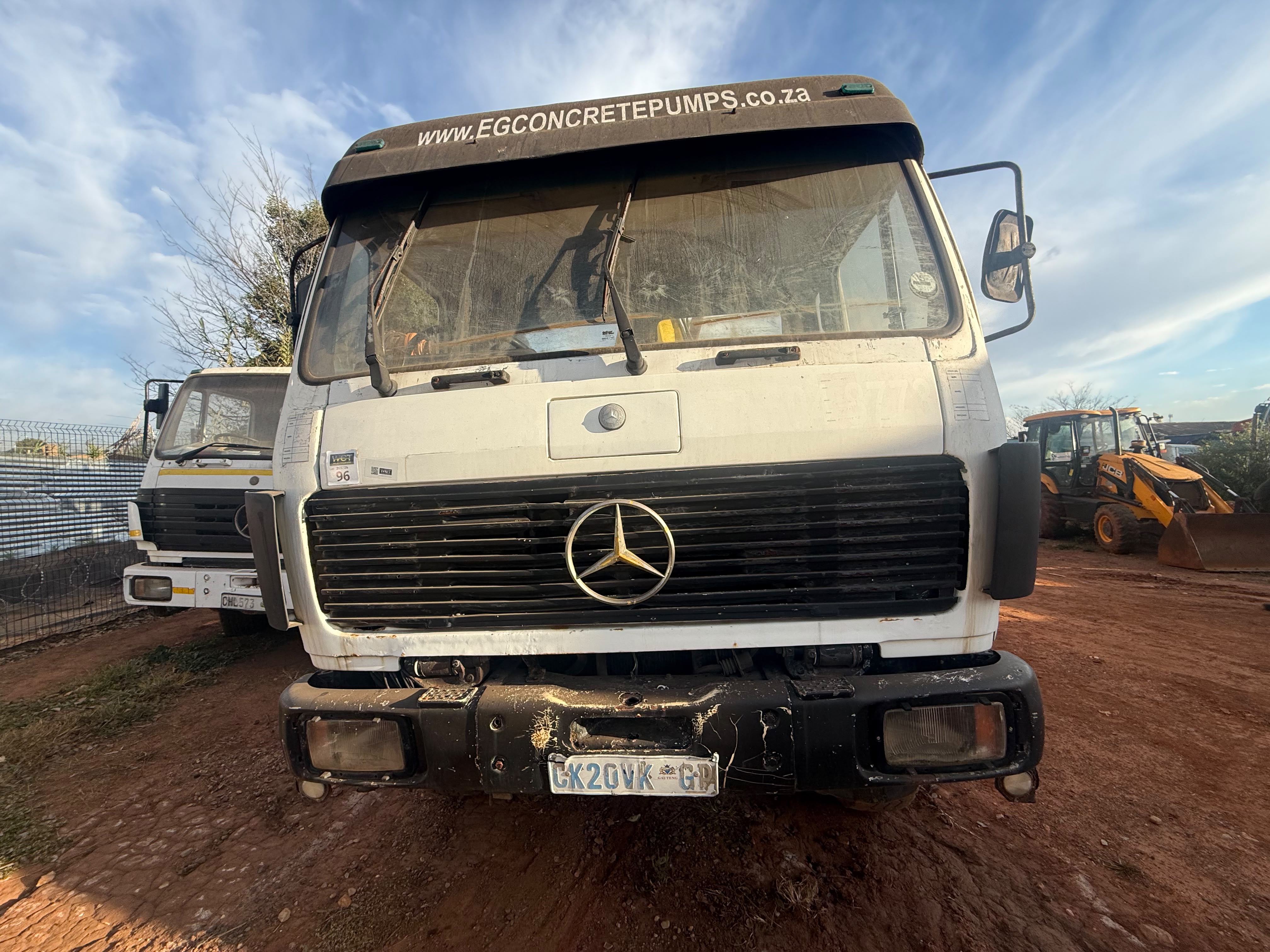 1989 MERCEDES BENZ 2225 WITH CONCRETE PUMP TRUCK (A1139/IR937)