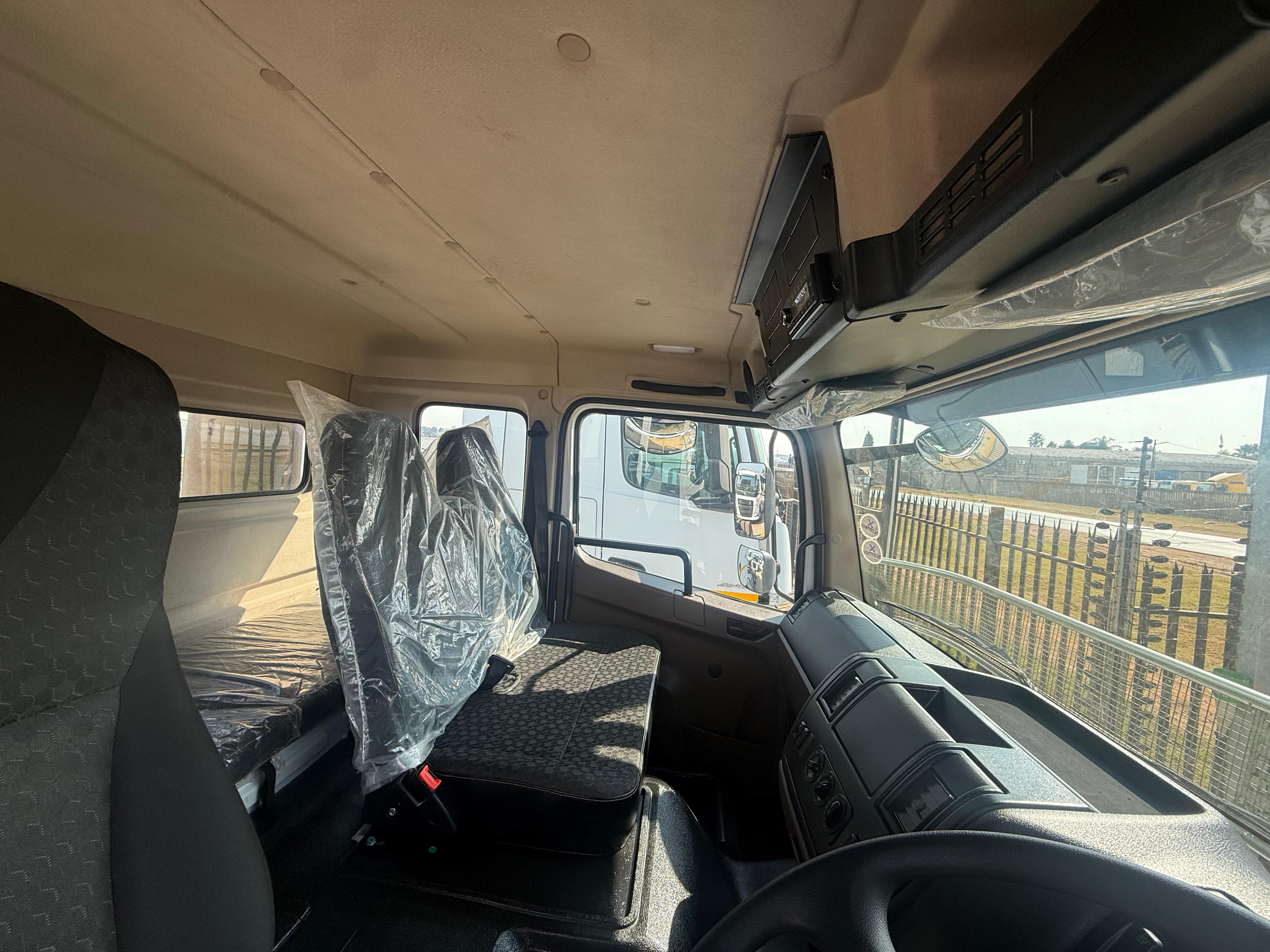 2023 FUSO TV 33-400 TRUCK TRACTOR (CS2206)