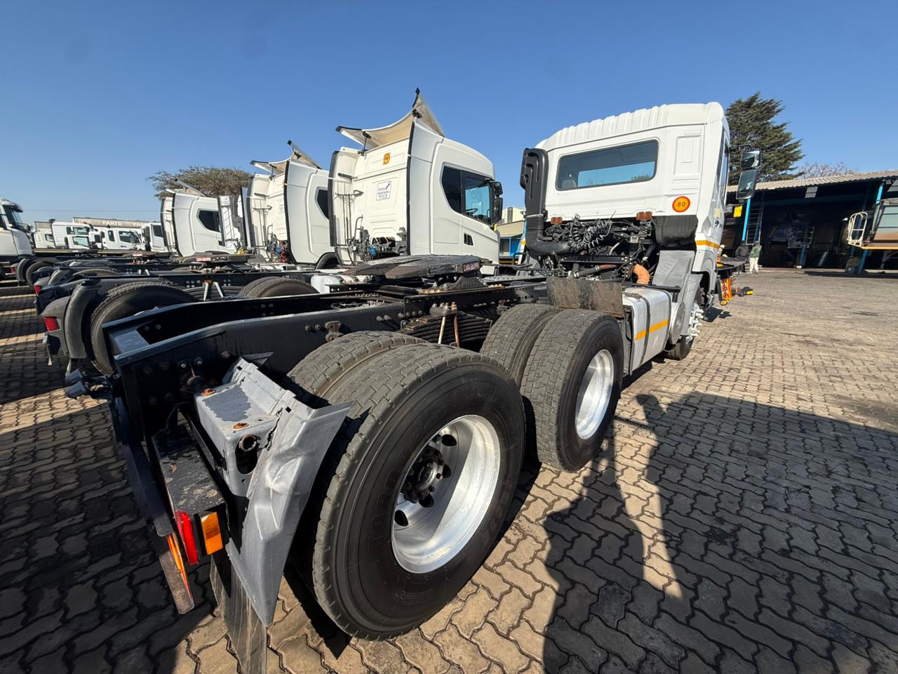 2020 UD QUESTER 440 TRUCK TRACTOR (CB132)