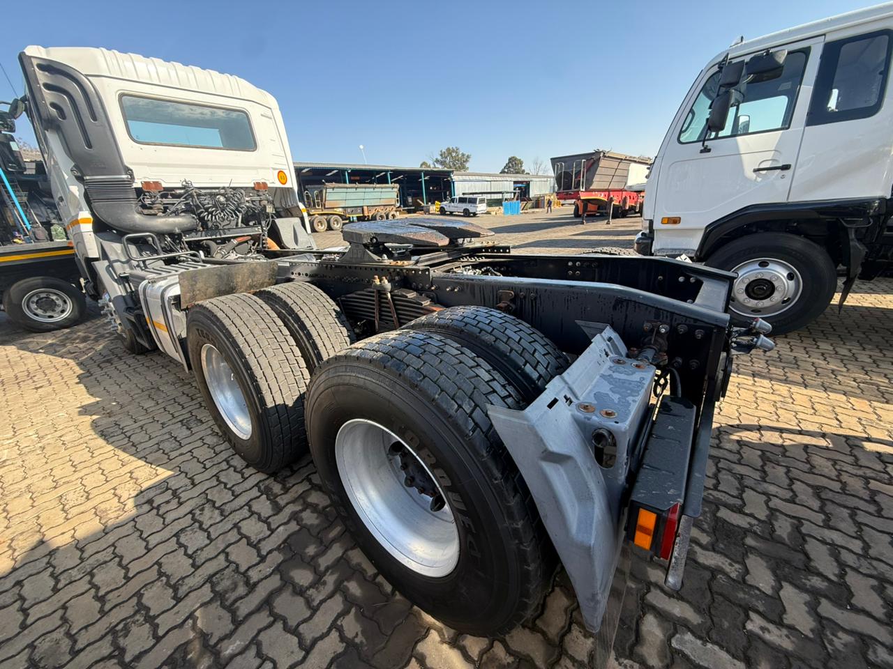 2020 UD QUESTER 440 TRUCK TRACTOR (CB132)