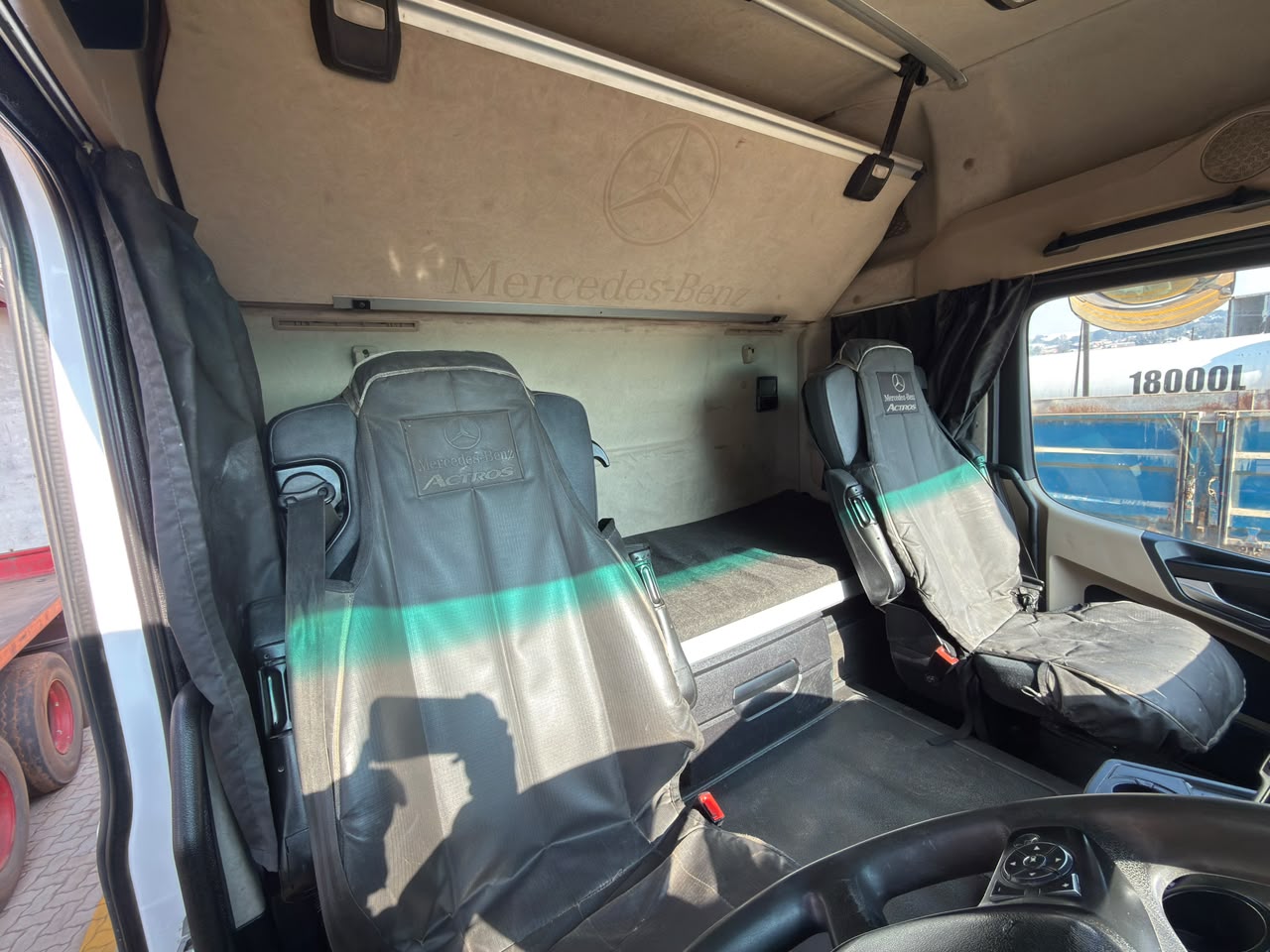 2021 MERCEDES BENZ TRUCK TRACTOR (CS2205)