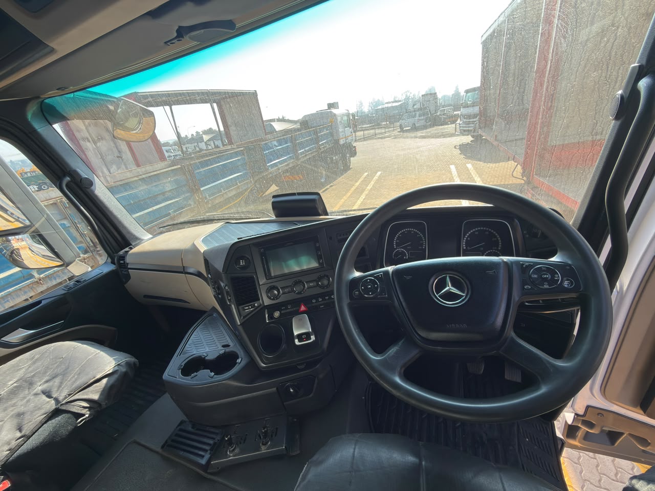 2021 MERCEDES BENZ TRUCK TRACTOR (CS2205)