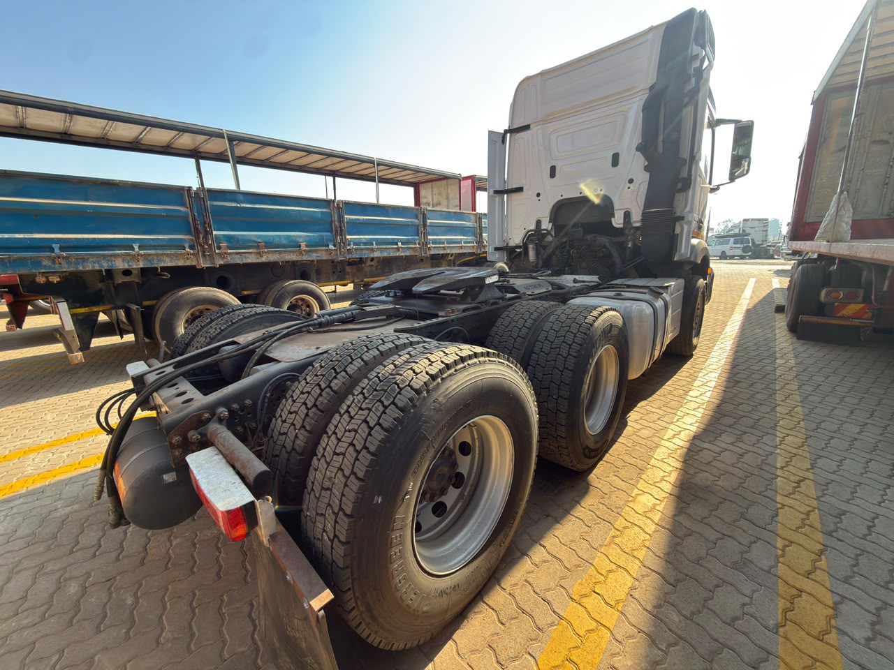 2021 MERCEDES BENZ TRUCK TRACTOR (CS2205)