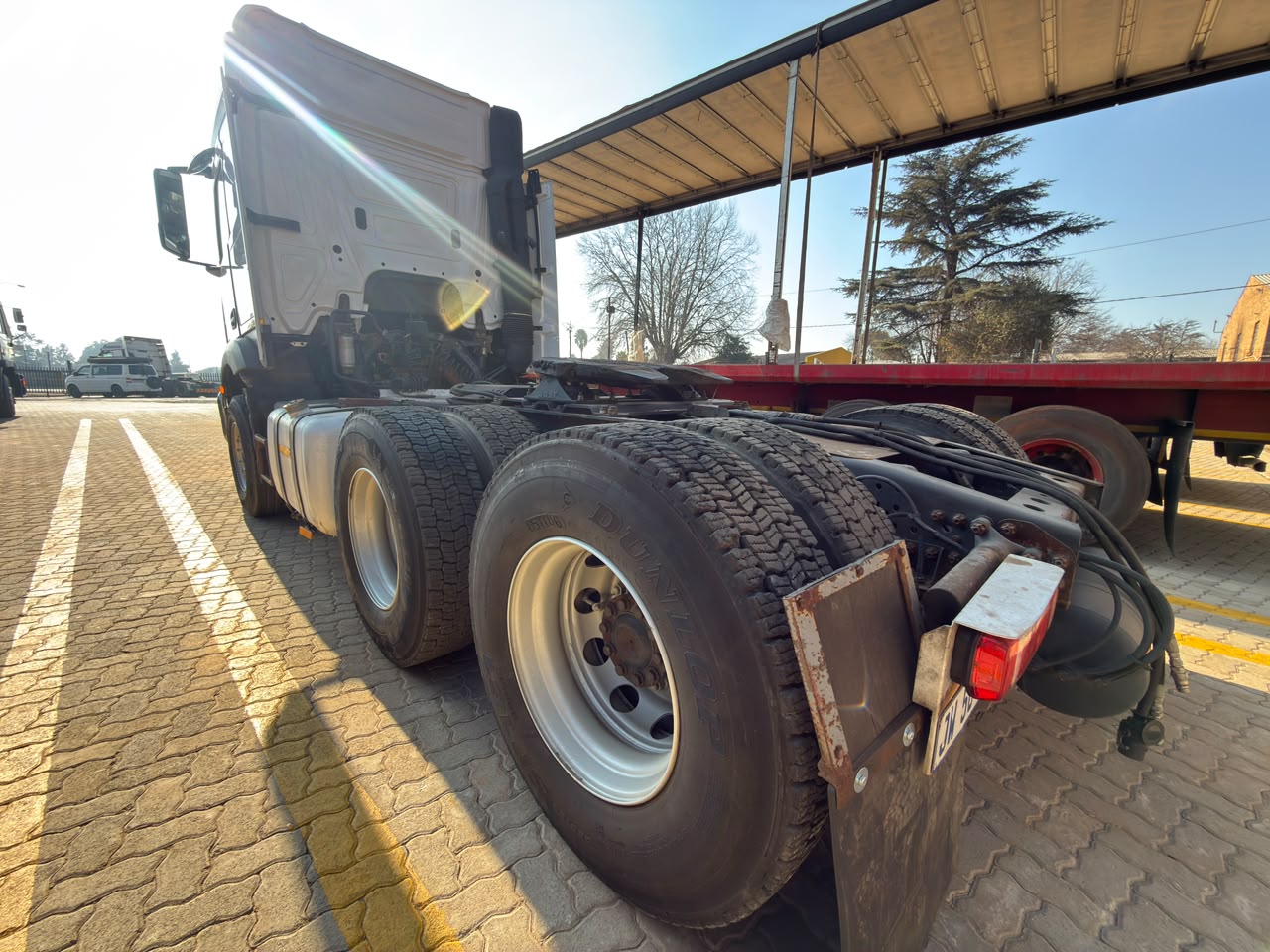 2021 MERCEDES BENZ TRUCK TRACTOR (CS2205)