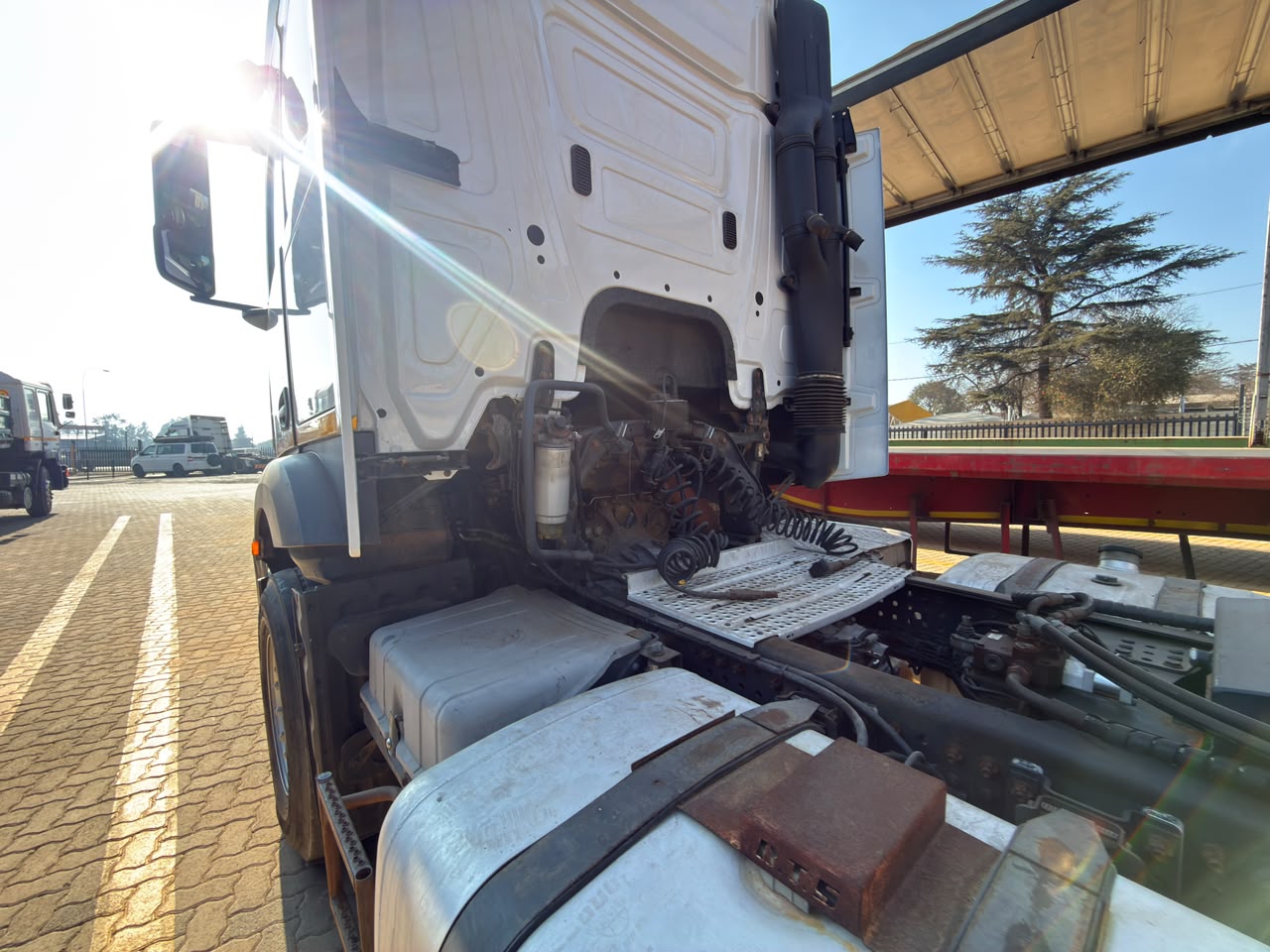 2021 MERCEDES BENZ TRUCK TRACTOR (CS2205)