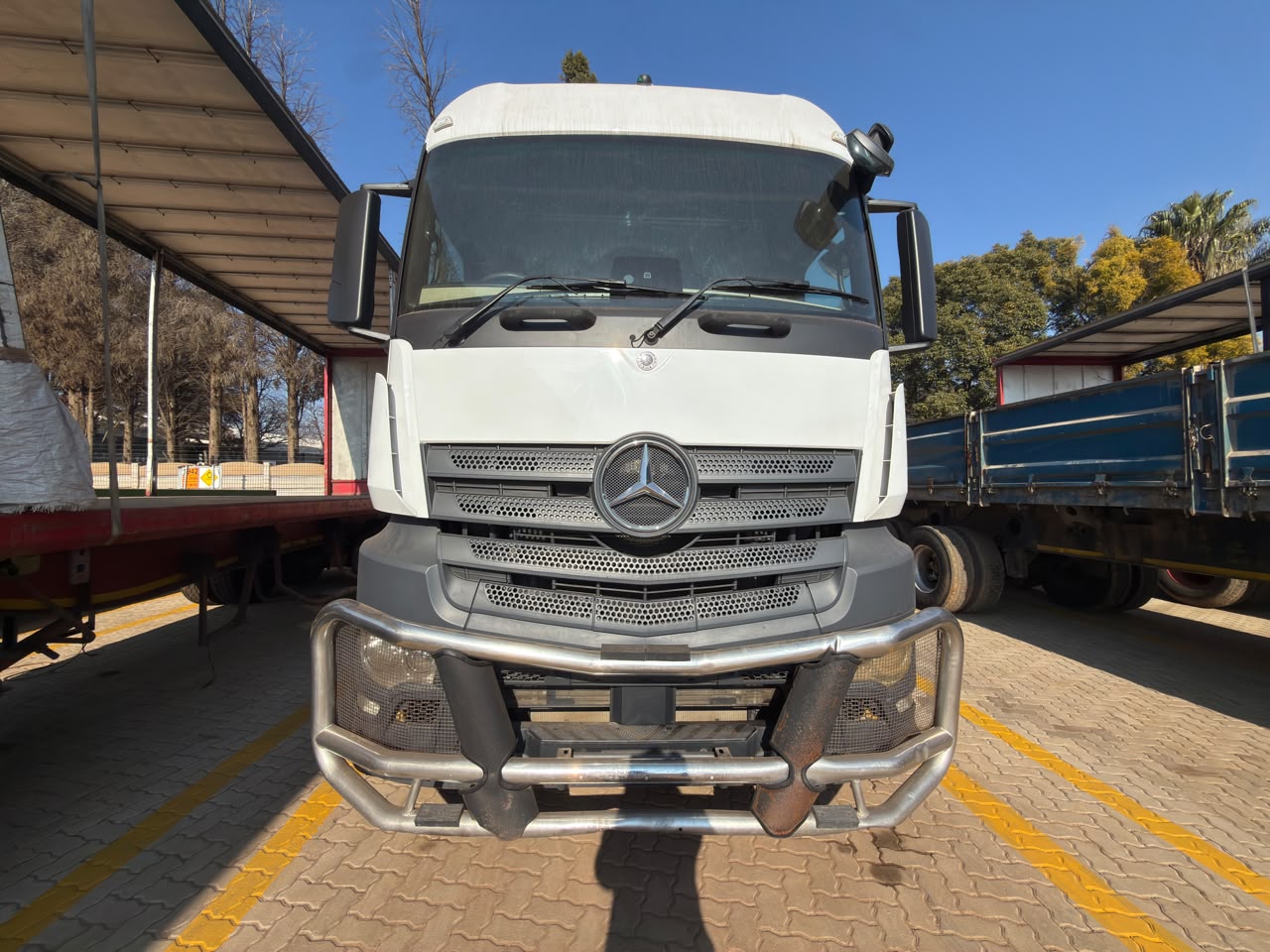 2021 MERCEDES BENZ TRUCK TRACTOR (CS2205)