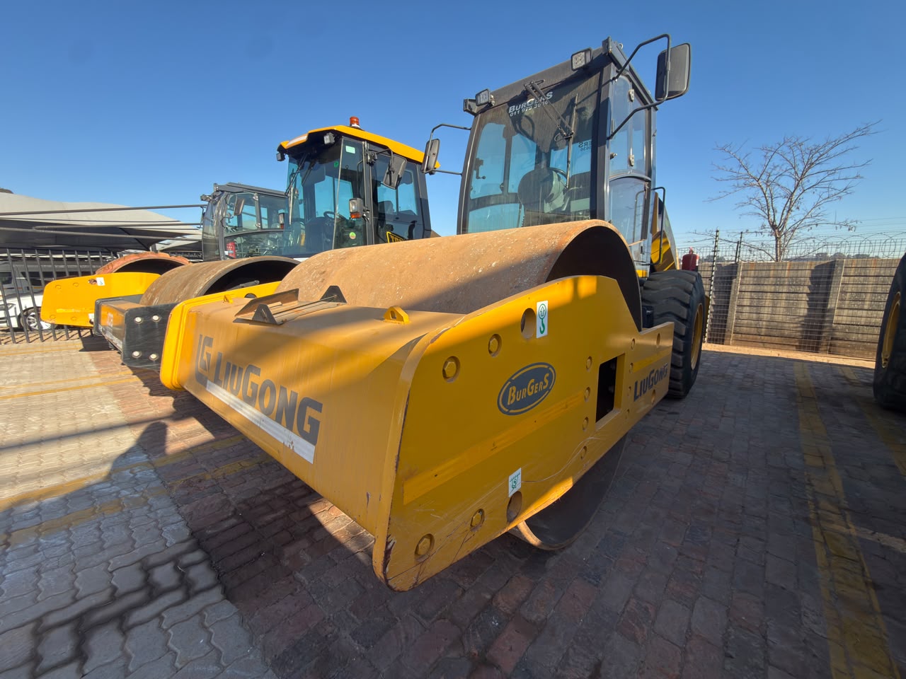 2024 LIUGONG 6114E SMOOTH DRUM ROLLER WITH PADFOOT SHELL (PCS633)