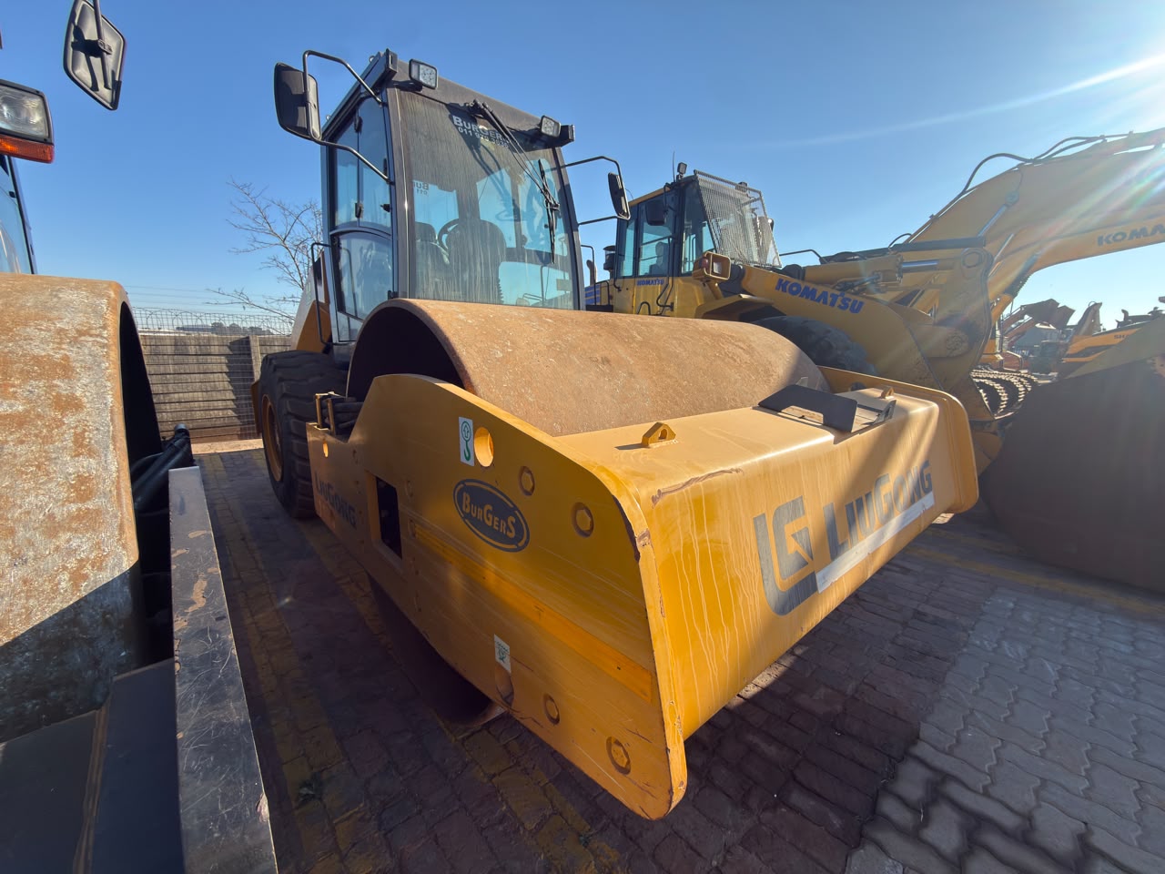 2024 LIUGONG 6114E SMOOTH DRUM ROLLER WITH PADFOOT SHELL (PCS633)