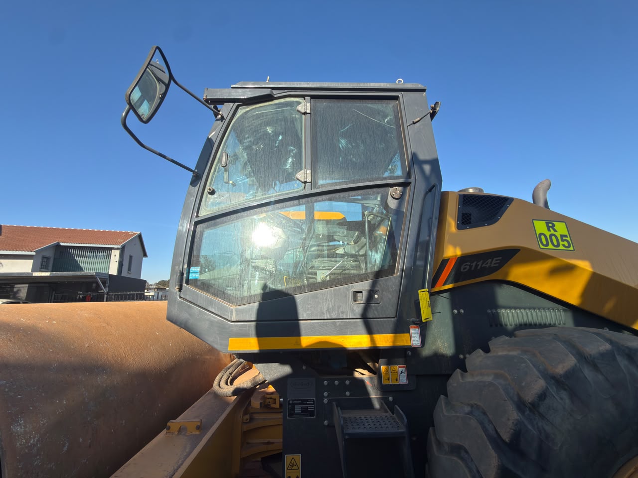 2024 LIUGONG 6114E SMOOTH DRUM ROLLER WITH PADFOOT SHELL (PCS633)