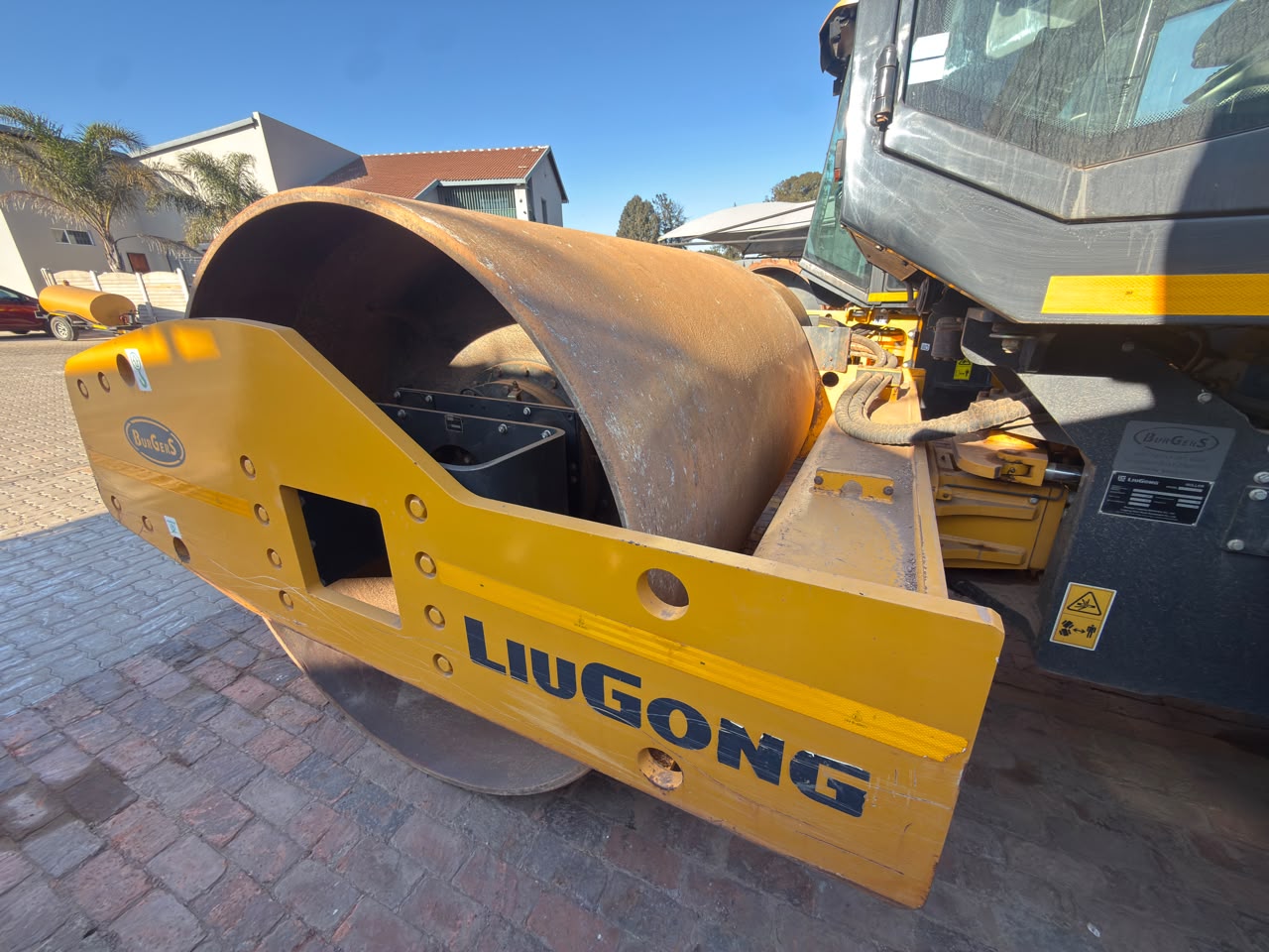 2024 LIUGONG 6114E SMOOTH DRUM ROLLER WITH PADFOOT SHELL (PCS633)