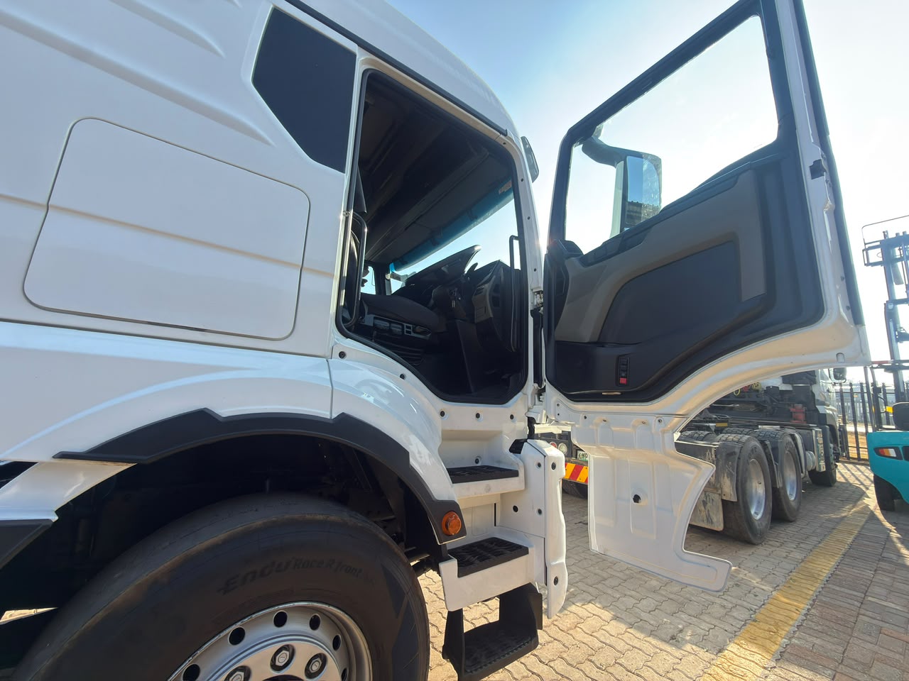 2022 MAN 27.480 TRUCK TRACTOR (IS1013)