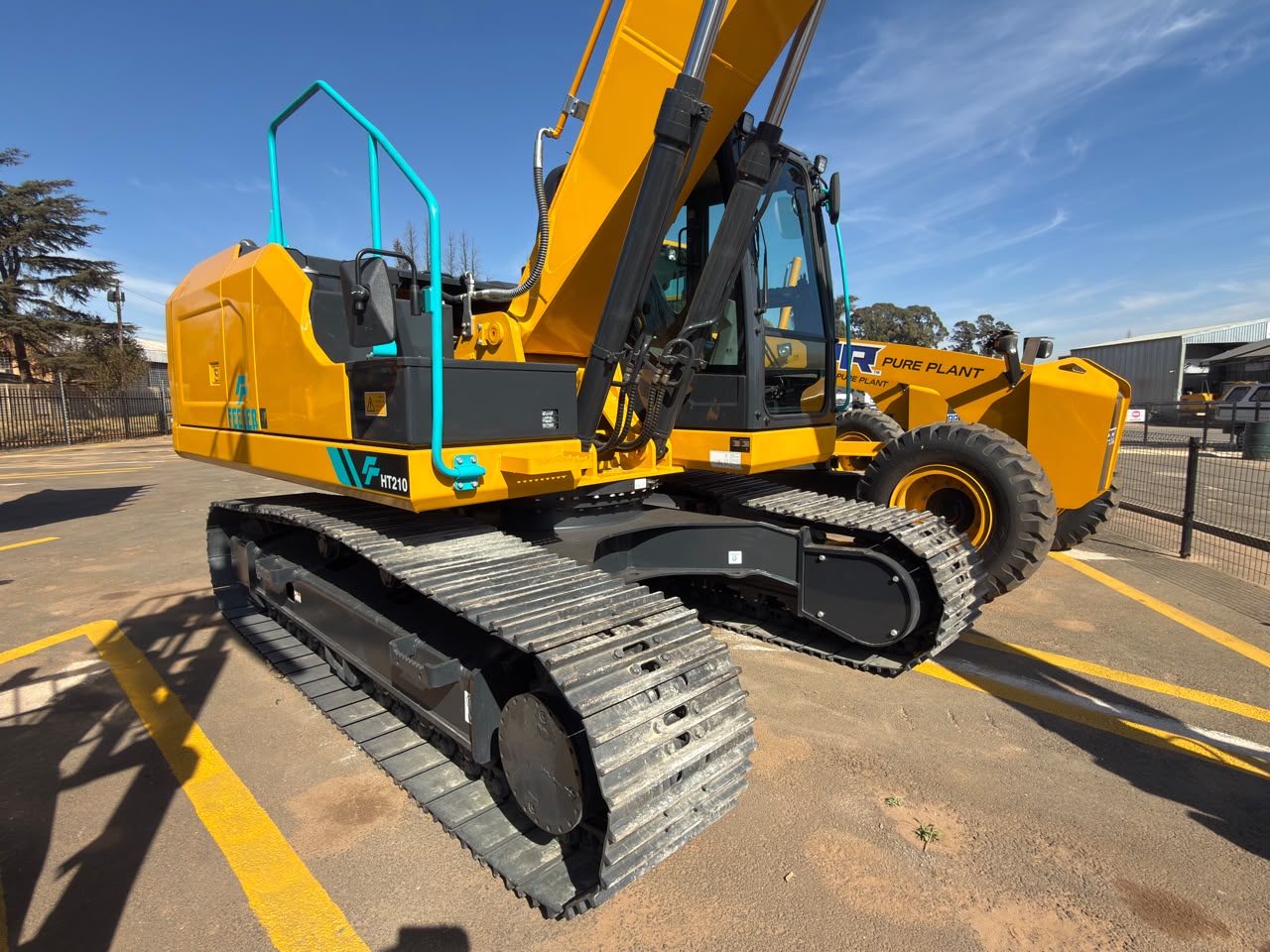NEW FEELER HT210 920F CRAWLER EXCAVATOR (F0028)