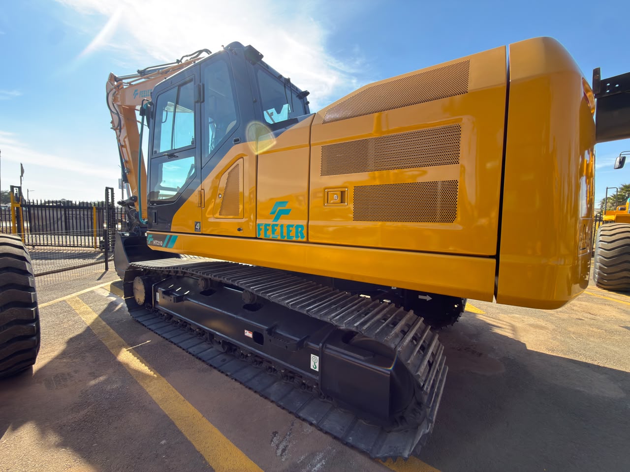 NEW FEELER HT210 920F CRAWLER EXCAVATOR (F0028)