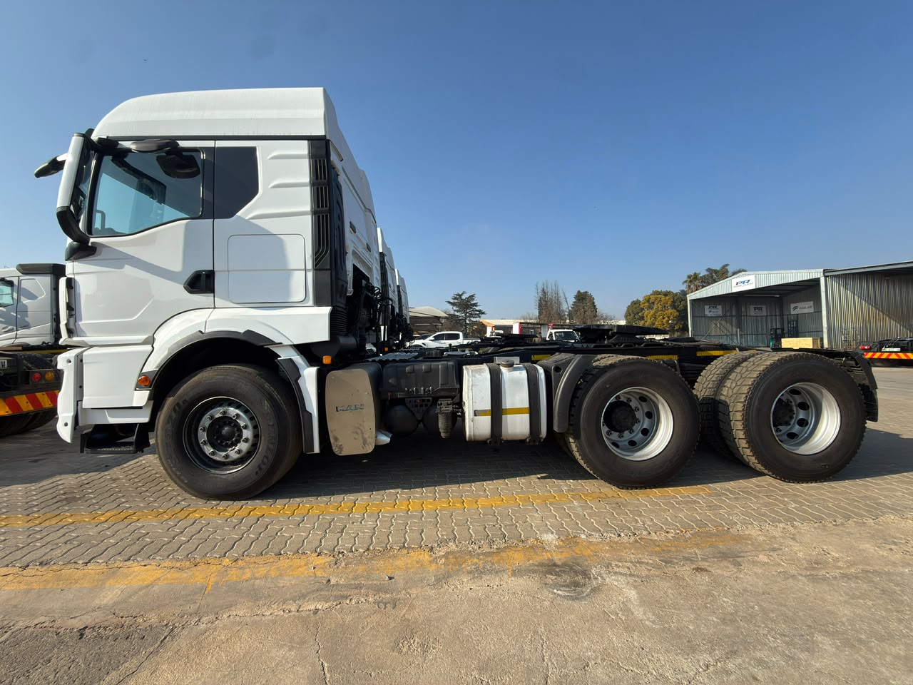 2022 MAN 27.480 TRUCK TRACTOR (IS1011)