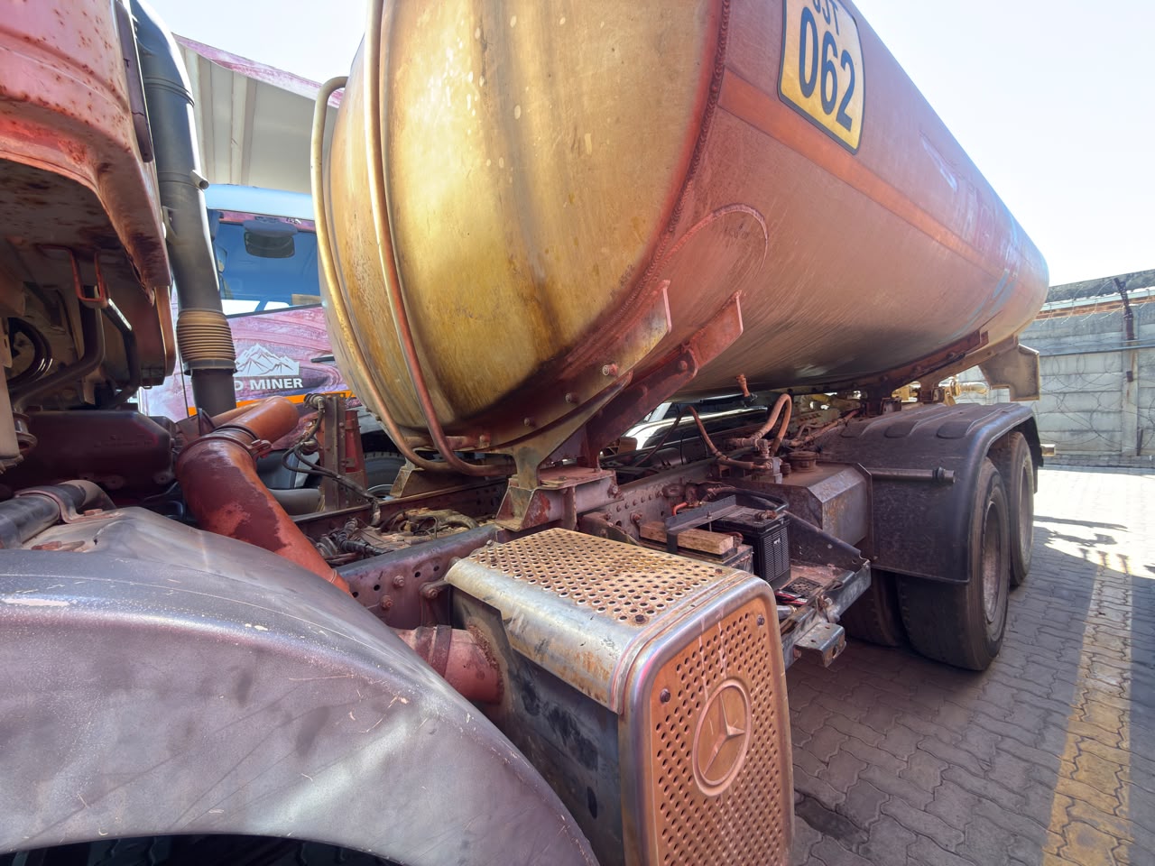 2008 MERCEDES BENZ 3335 WATERBOWSER TRUCK (SN5874)