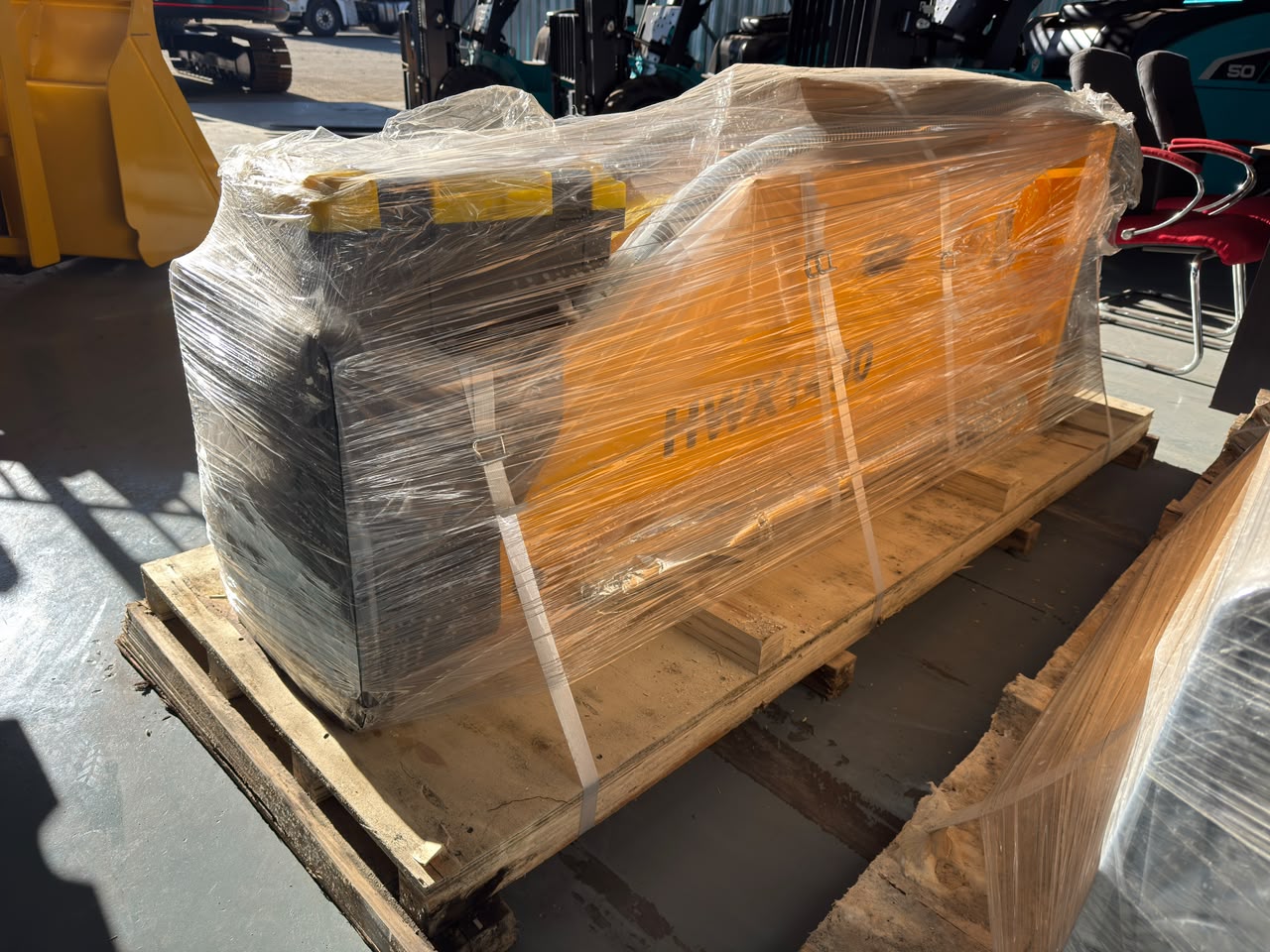 NEW HWX 1400 BOX TYPE HYDRAULIC HAMMER (A1371)