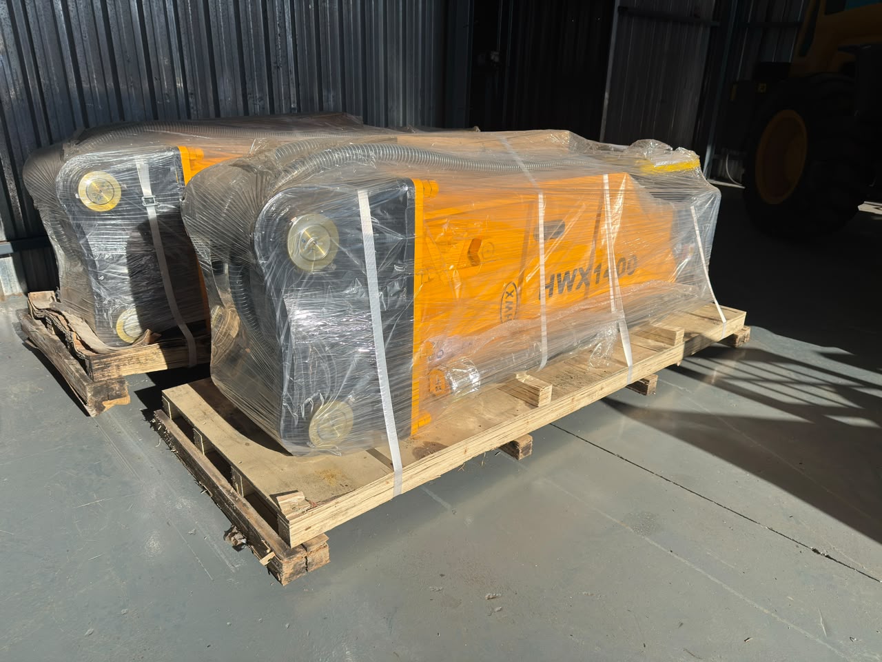 NEW HWX 1400 BOX TYPE HYDRAULIC HAMMER (A1371)