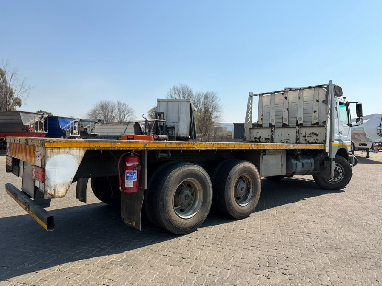 2013 MERCEDES BENZ AXOR 2628 FLAT DECK TRUCK (SN5881)