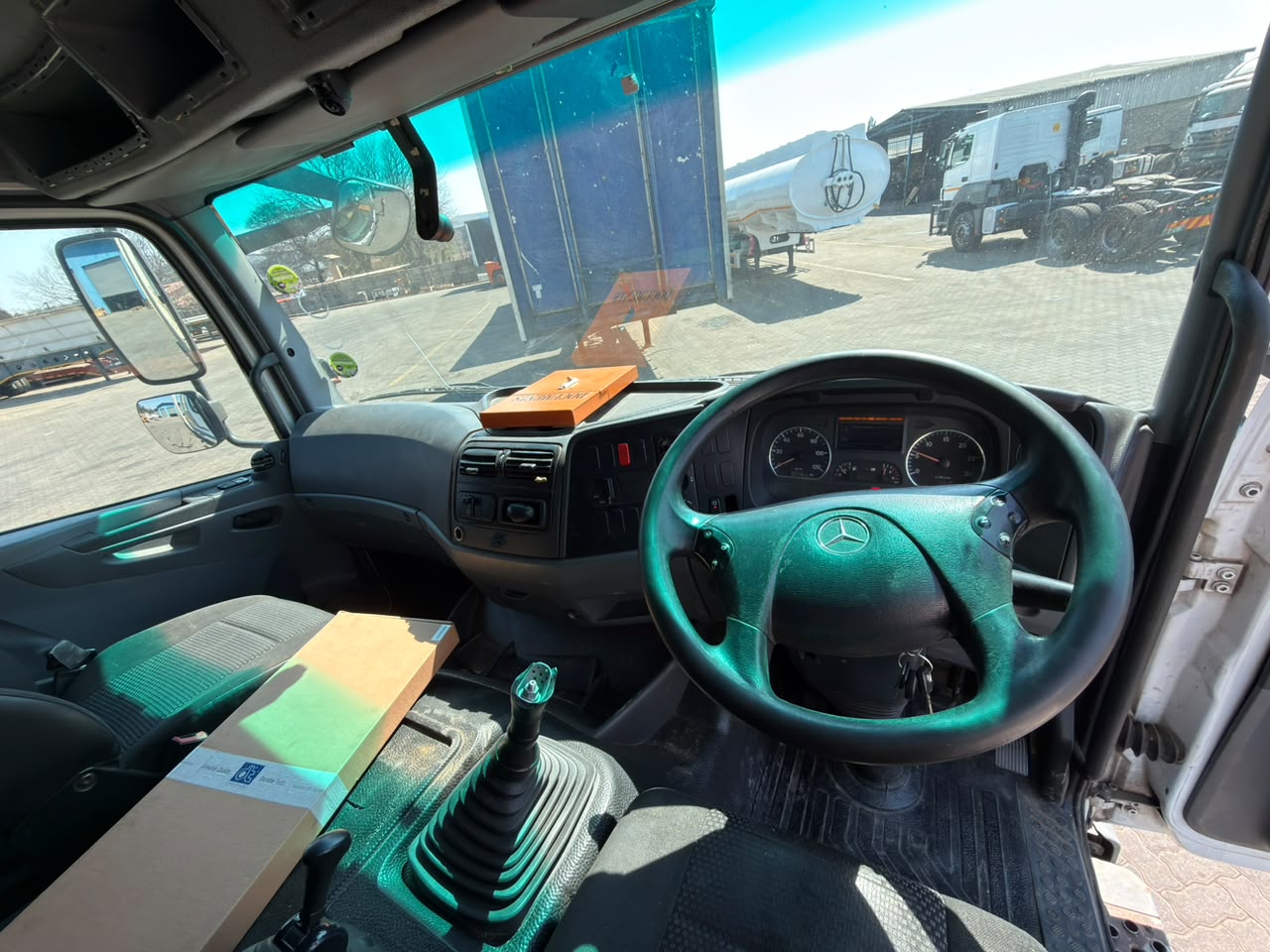 2013 MERCEDES BENZ AXOR 2628 FLAT DECK TRUCK (SN5881)