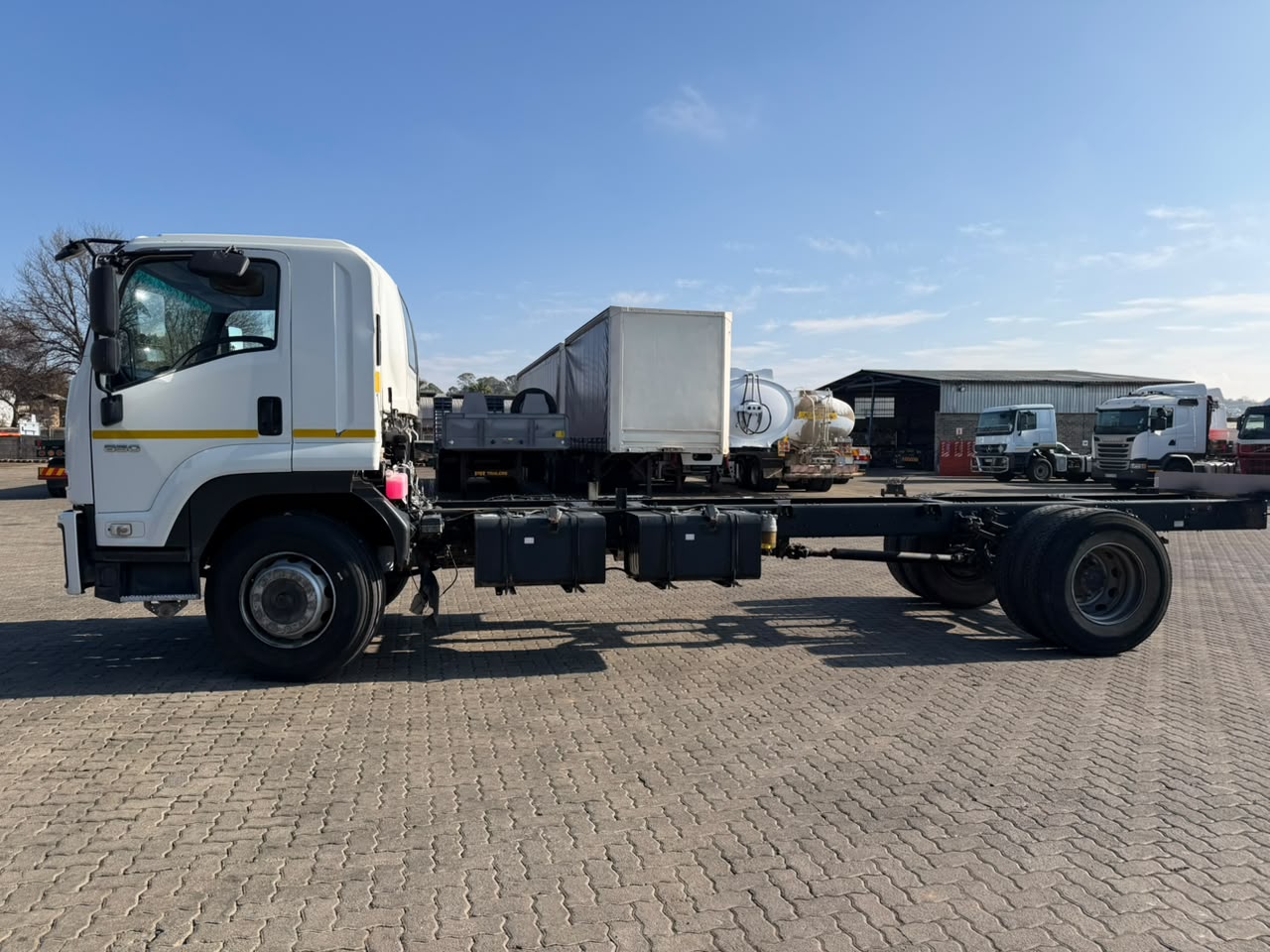 2023 ISUZU FTR850 CHASSIS CAB TRUCK (SN5879)