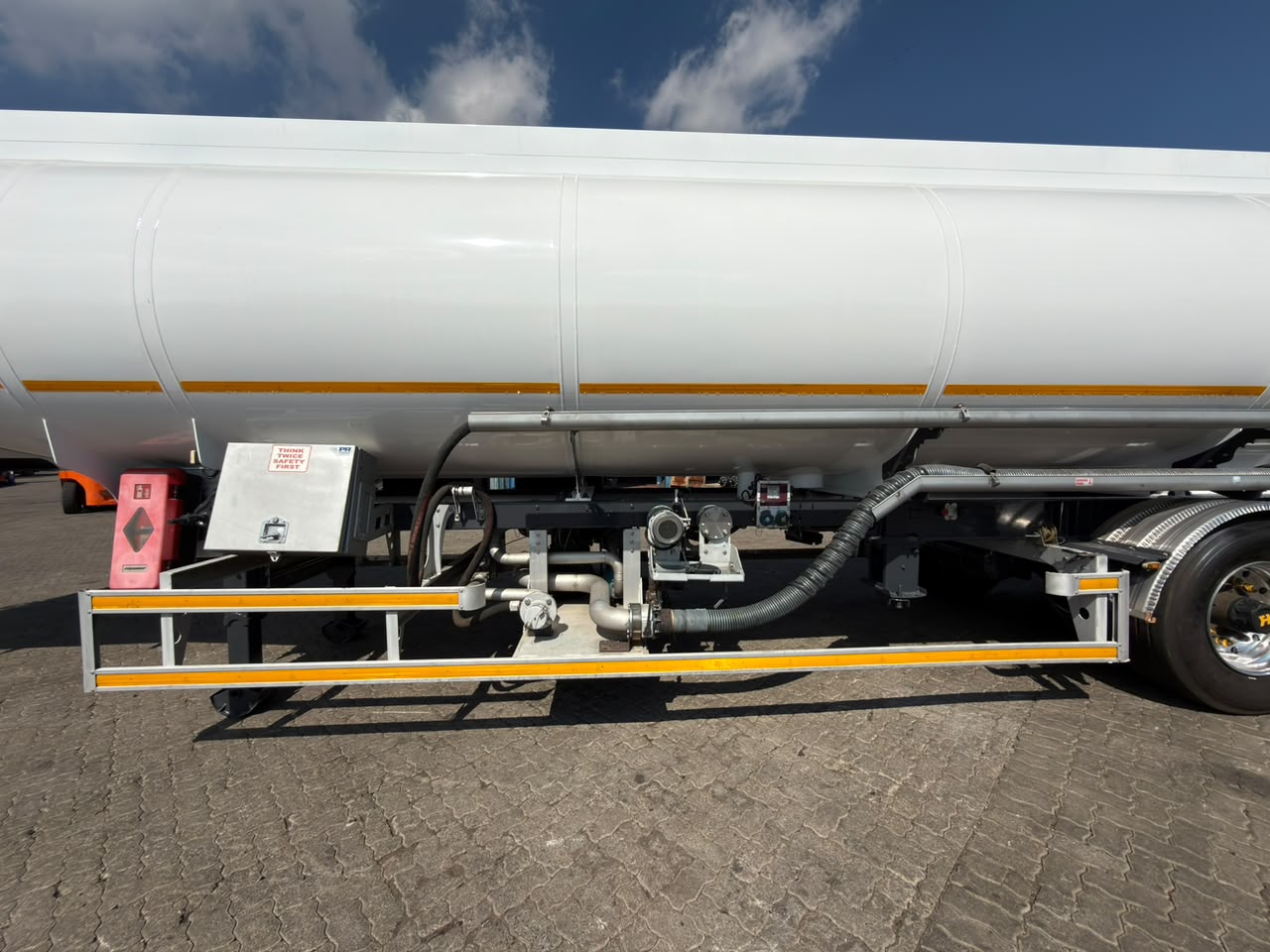 2020 HENRED FRUEHAUF TRIDEM FUEL TANKER (SN5542)