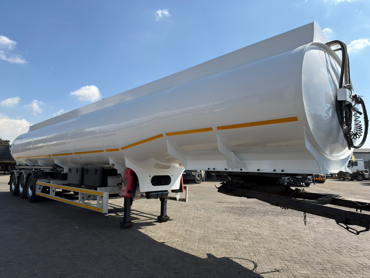 2020 HENRED FRUEHAUF TRIDEM FUEL TANKER (SN5542)