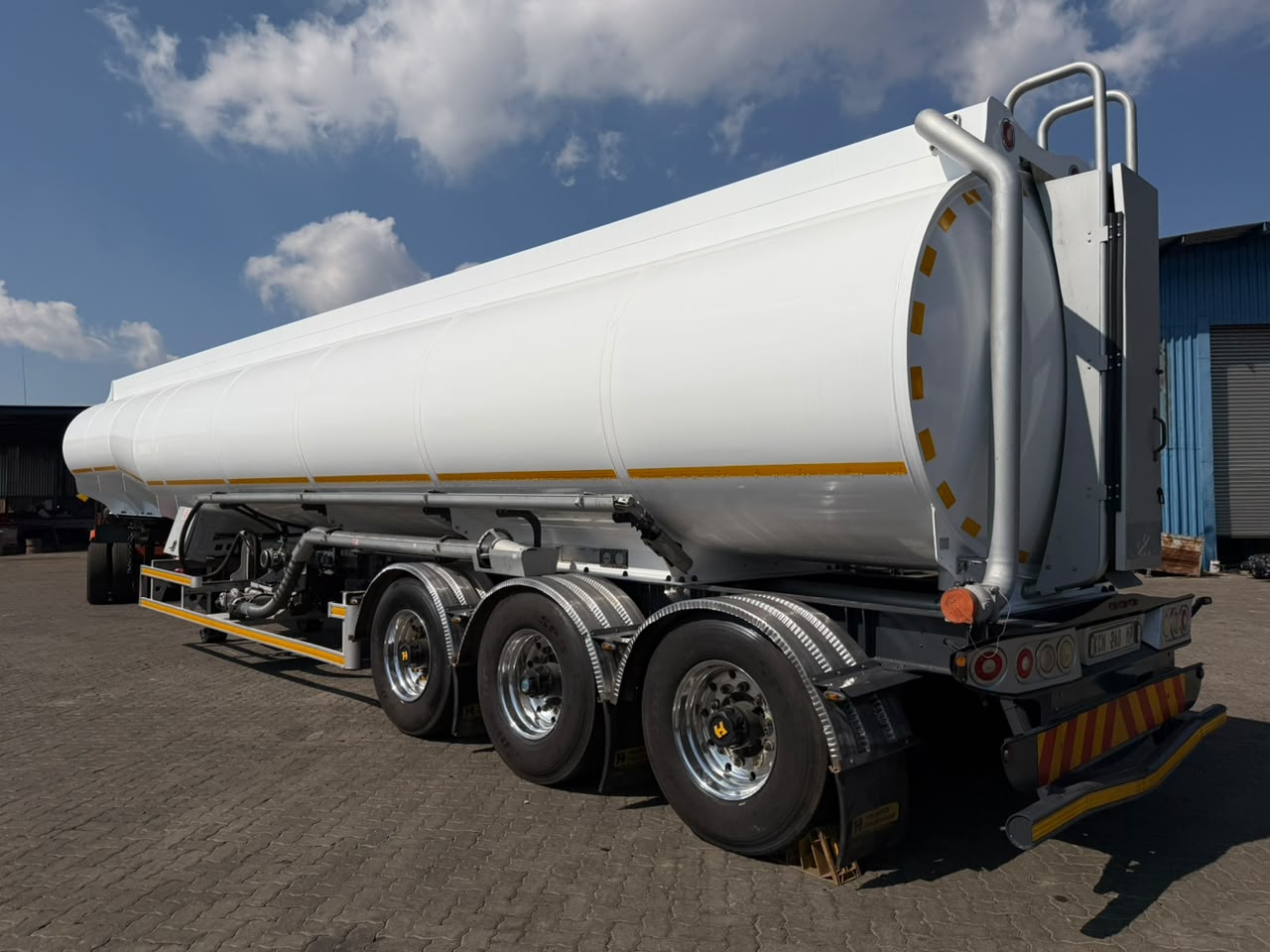 2020 HENRED FRUEHAUF TRIDEM FUEL TANKER (SN5542)