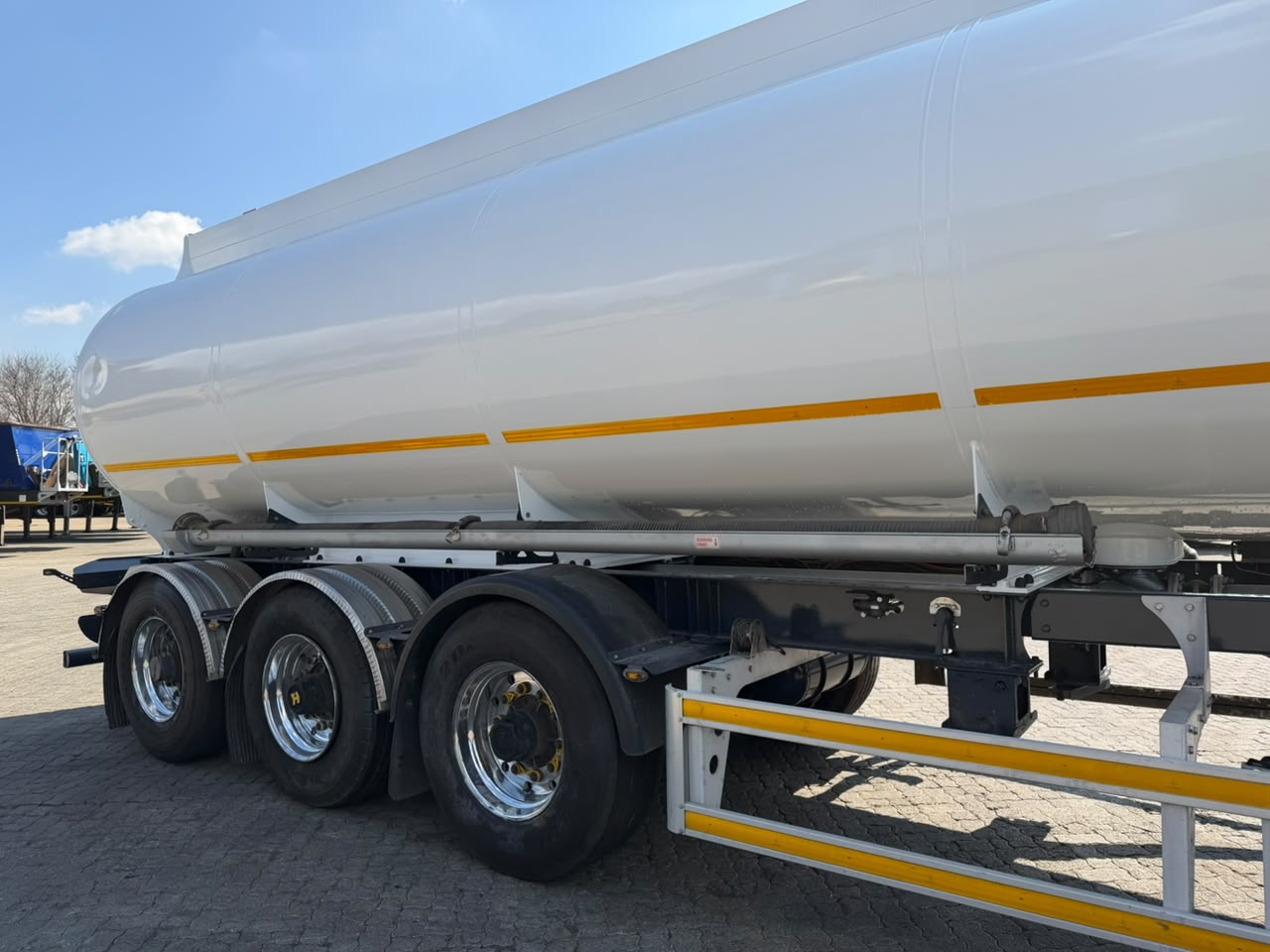 2020 HENRED FRUEHAUF TRIDEM FUEL TANKER (SN5542)