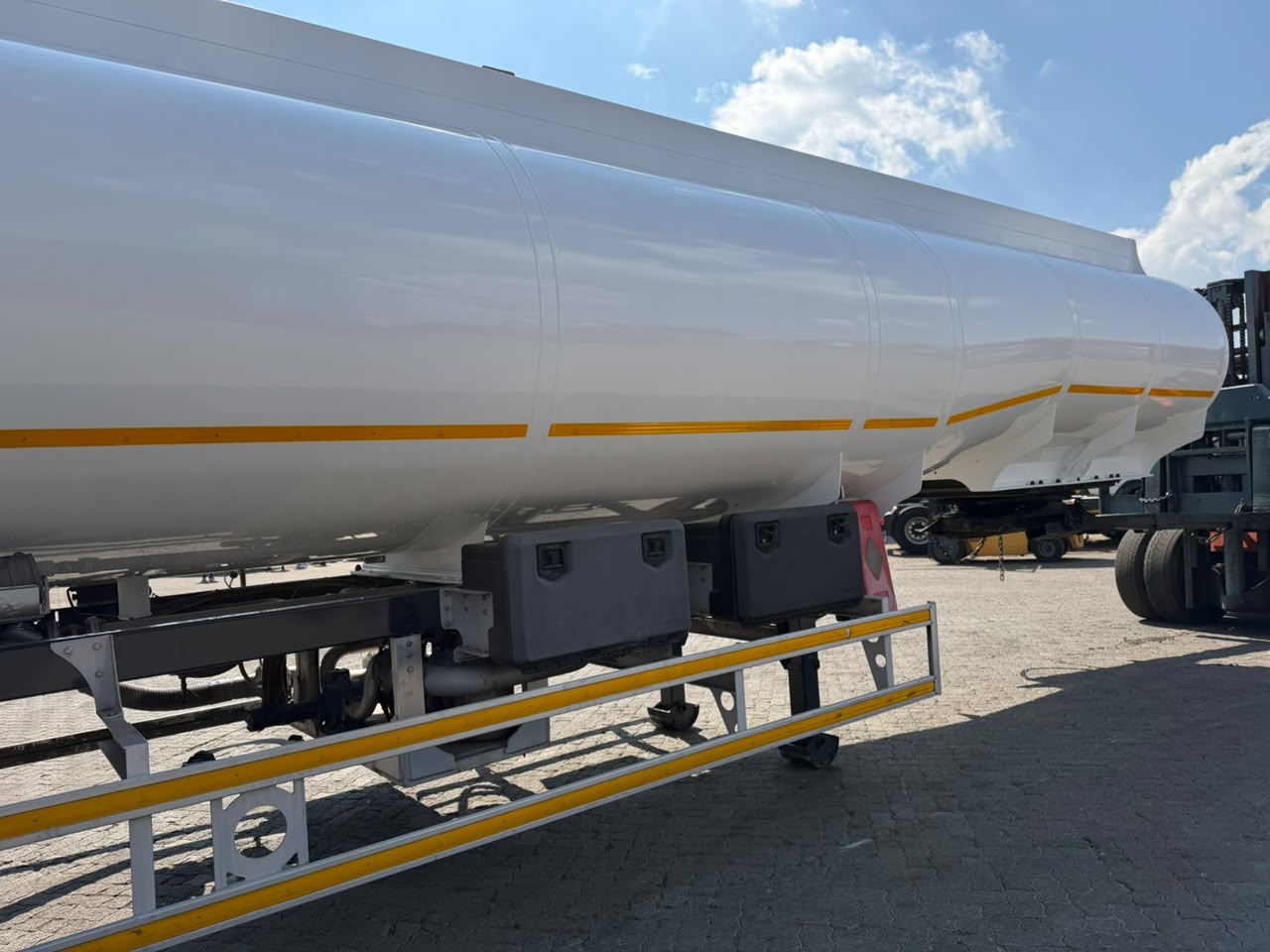 2020 HENRED FRUEHAUF TRIDEM FUEL TANKER (SN5542)