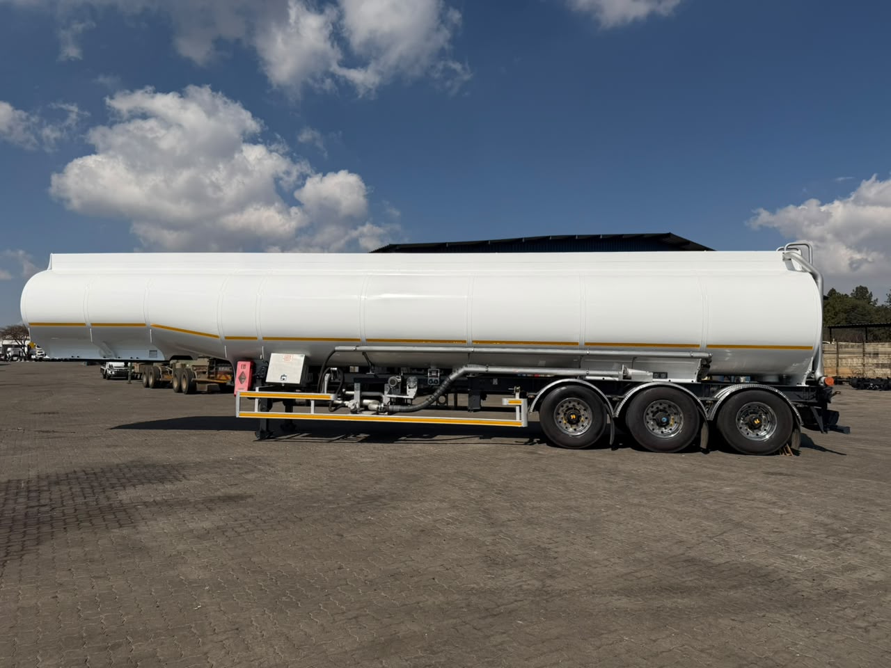 2020 HENRED FRUEHAUF TRIDEM FUEL TANKER (SN5542)