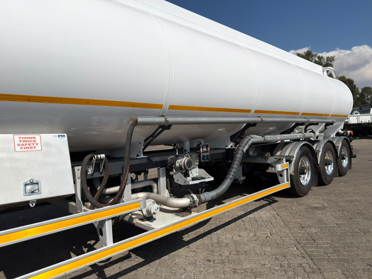 2020 HENRED FRUEHAUF TRIDEM FUEL TANKER (SN5542)