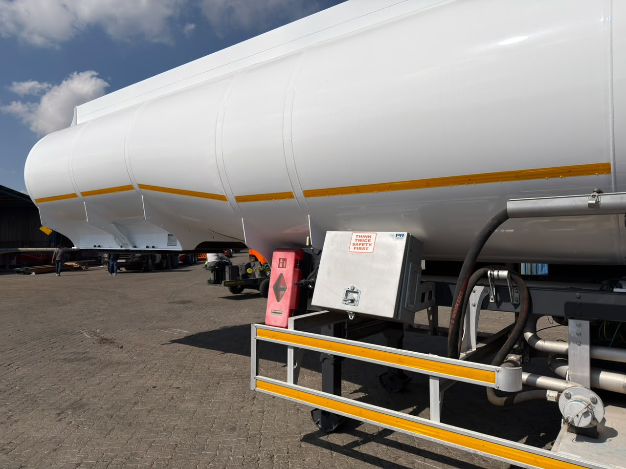 2020 HENRED FRUEHAUF TRIDEM FUEL TANKER (SN5542)