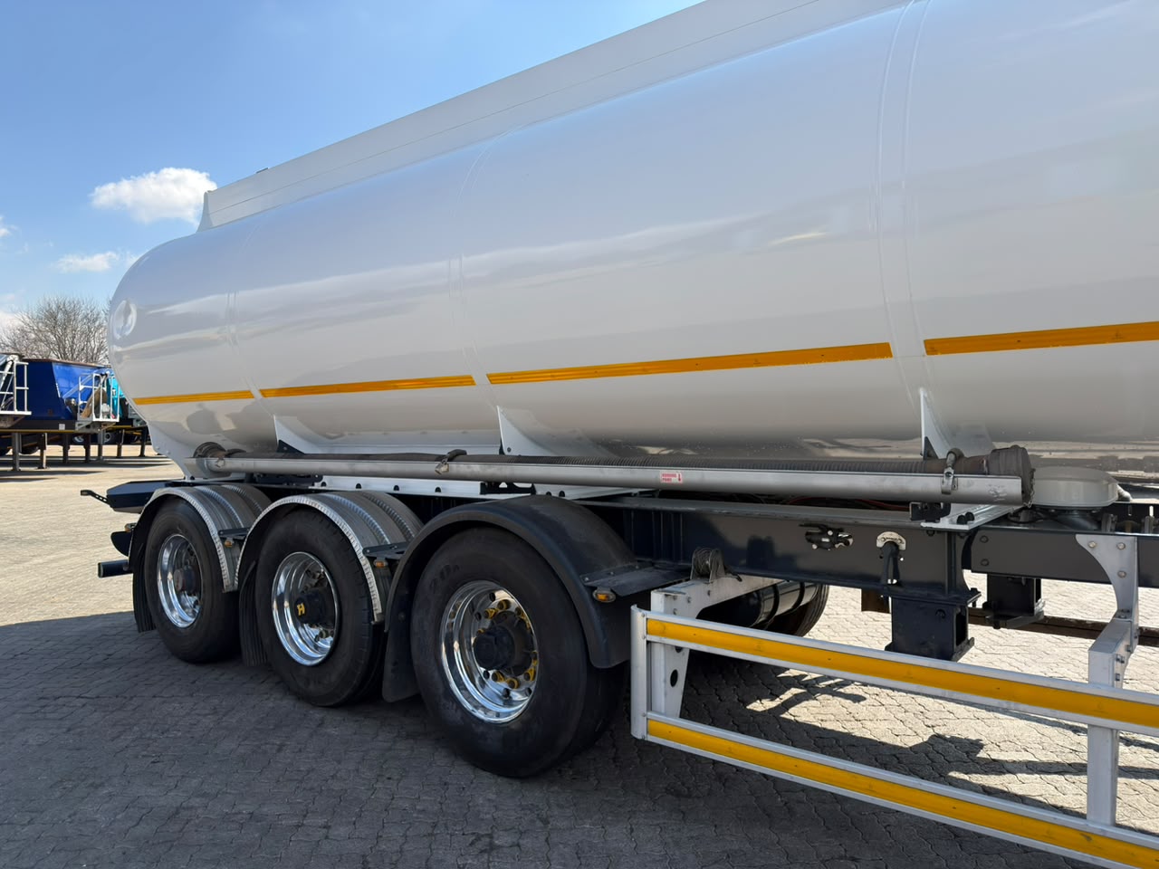 2020 HENRED FRUEHAUF TRIDEM FUEL TANKER (SN5542)