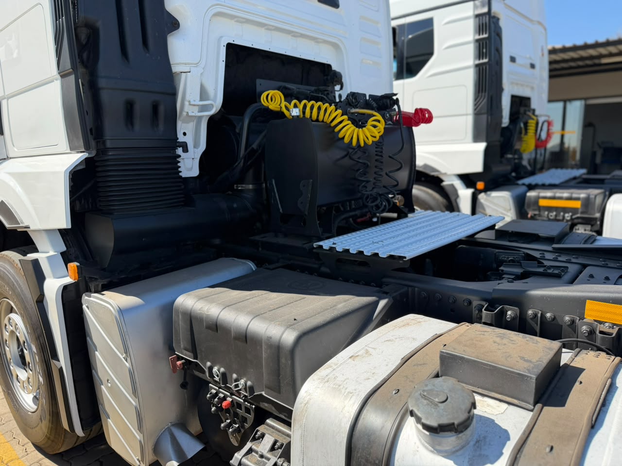 2023 MAN 27-480 TRUCK TRACTOR (IS1022)