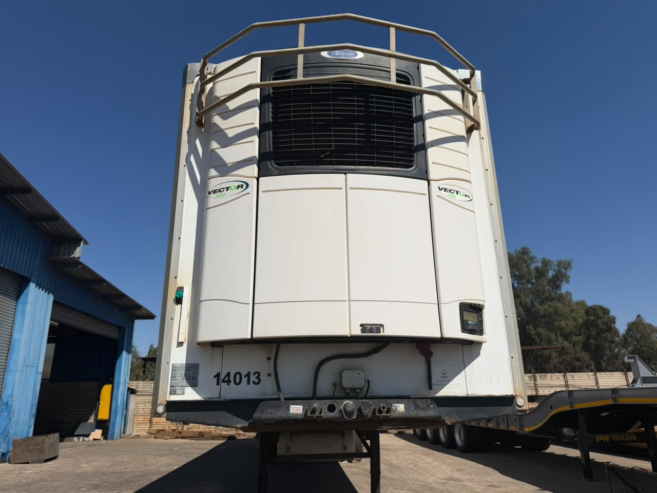 2009 SERCO TRIDEM FRIDGE WITH TAIL LIFT TRAILER (CS277)