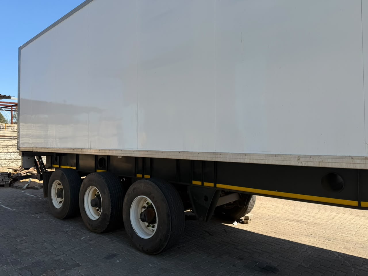 2009 SERCO TRIDEM FRIDGE WITH TAIL LIFT TRAILER (CS277)