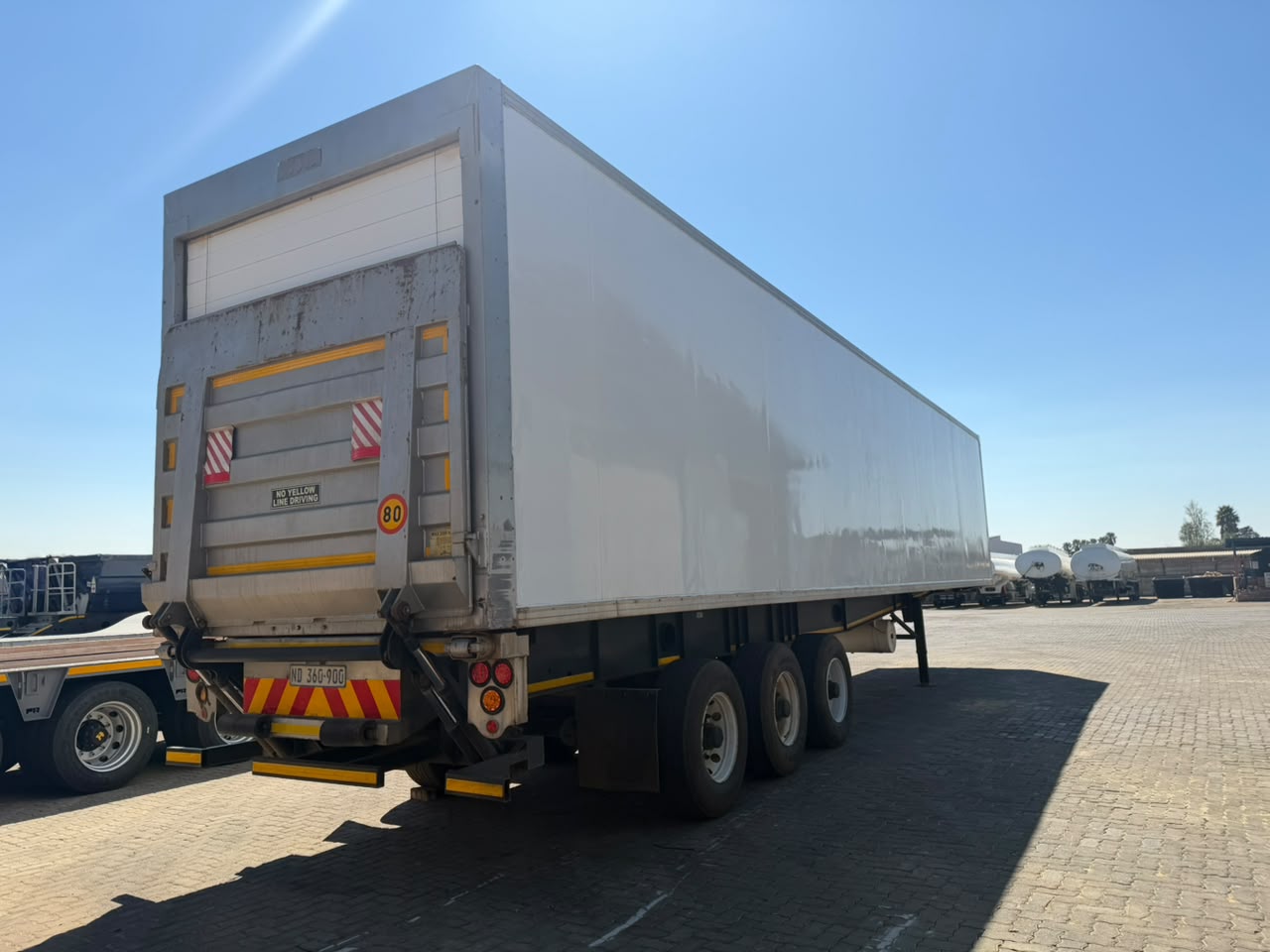 2009 SERCO TRIDEM FRIDGE WITH TAIL LIFT TRAILER (CS277)