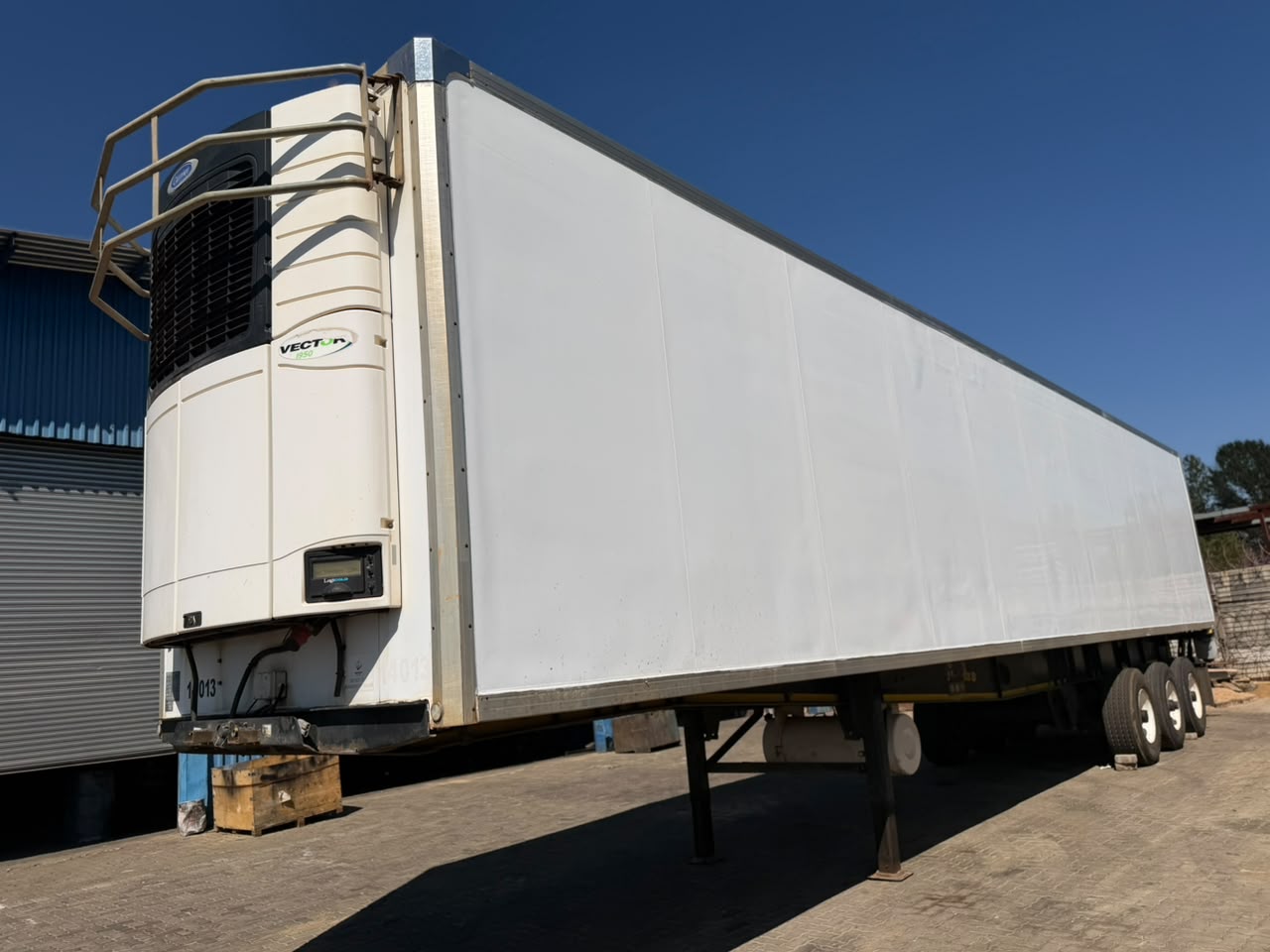 2009 SERCO TRIDEM FRIDGE WITH TAIL LIFT TRAILER (CS277)
