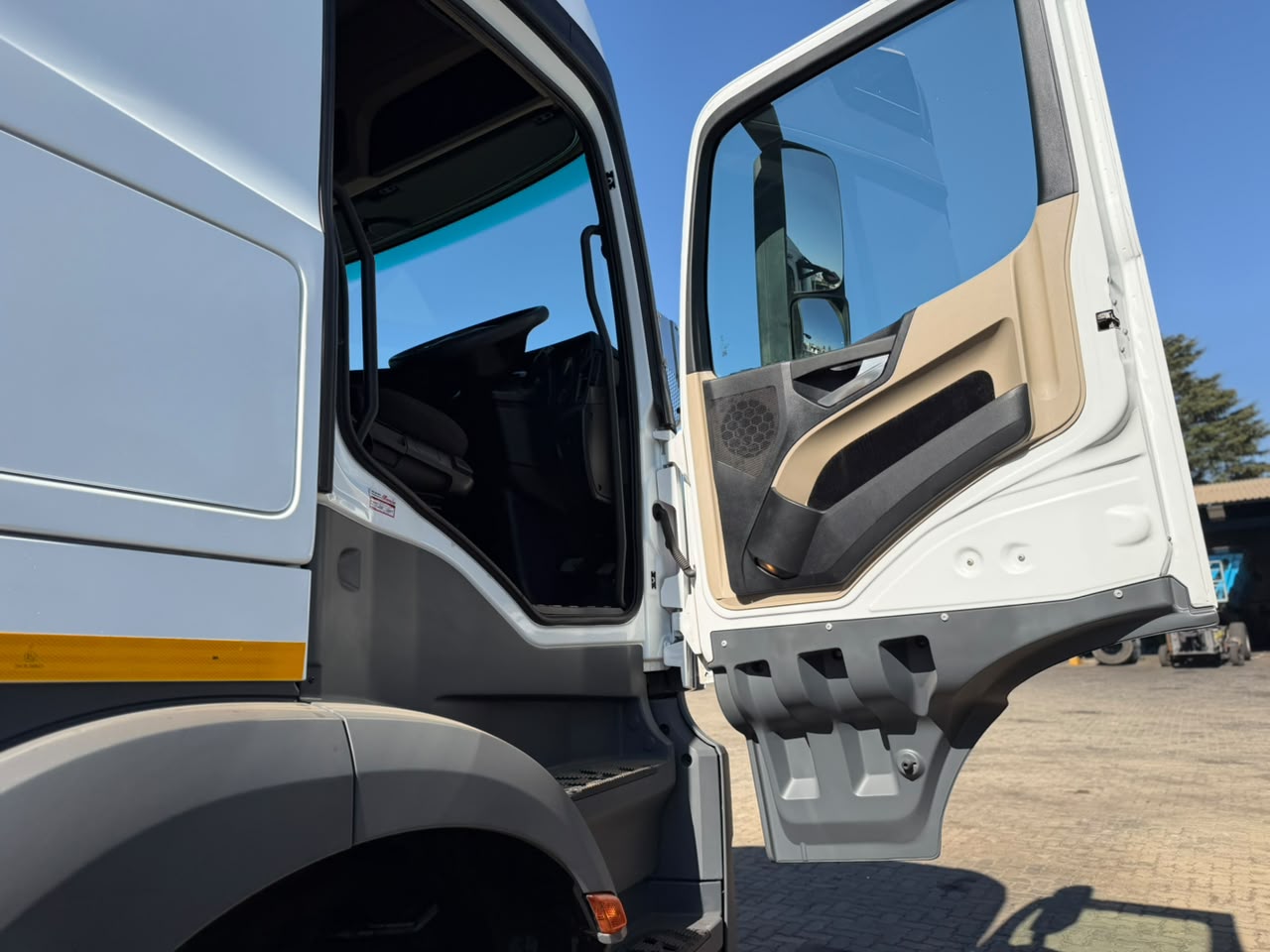 2025 MERCEDES BENZ ACTROS 2645 TRUCK TRACTOR (SN5882)