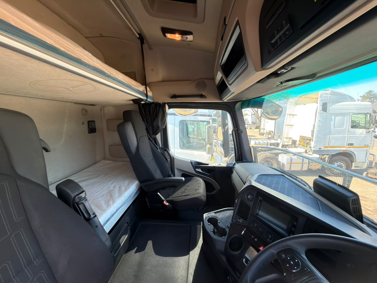 2025 MERCEDES BENZ ACTROS 2645 TRUCK TRACTOR (SN5882)