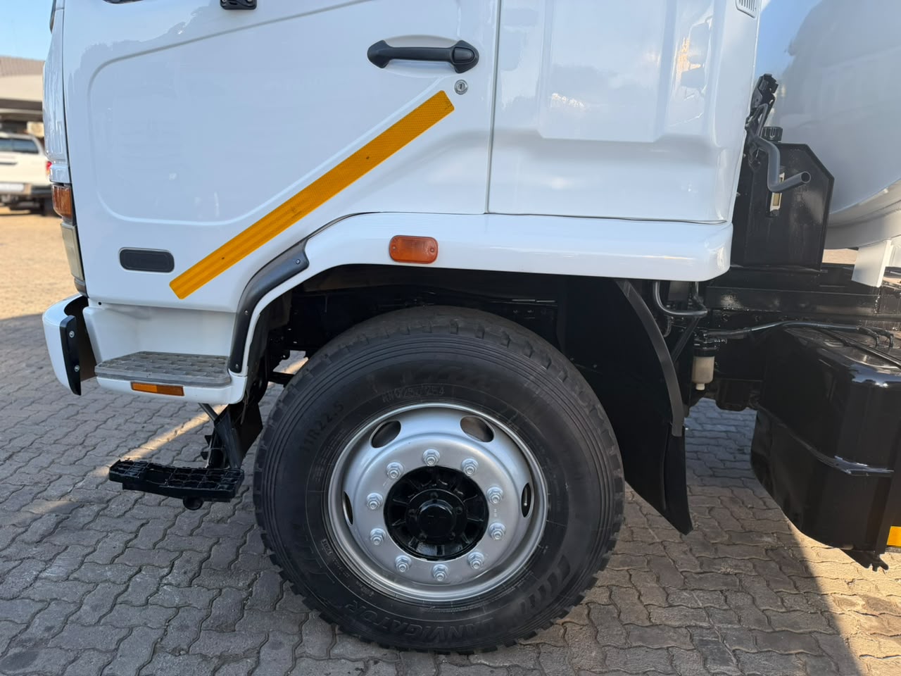 2008 FUSO FM15-253 6000L WATER BOWSER (A1230)